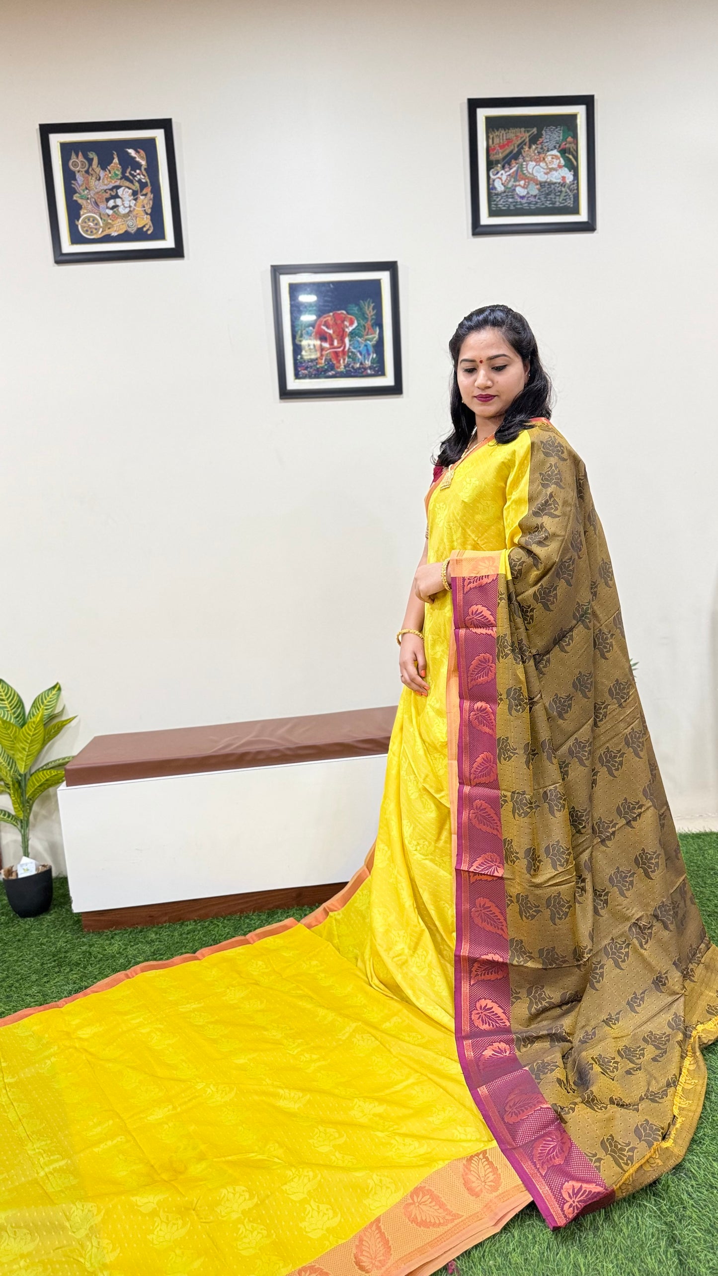 3D Emboss Art Silk Contrast Chit Pallu