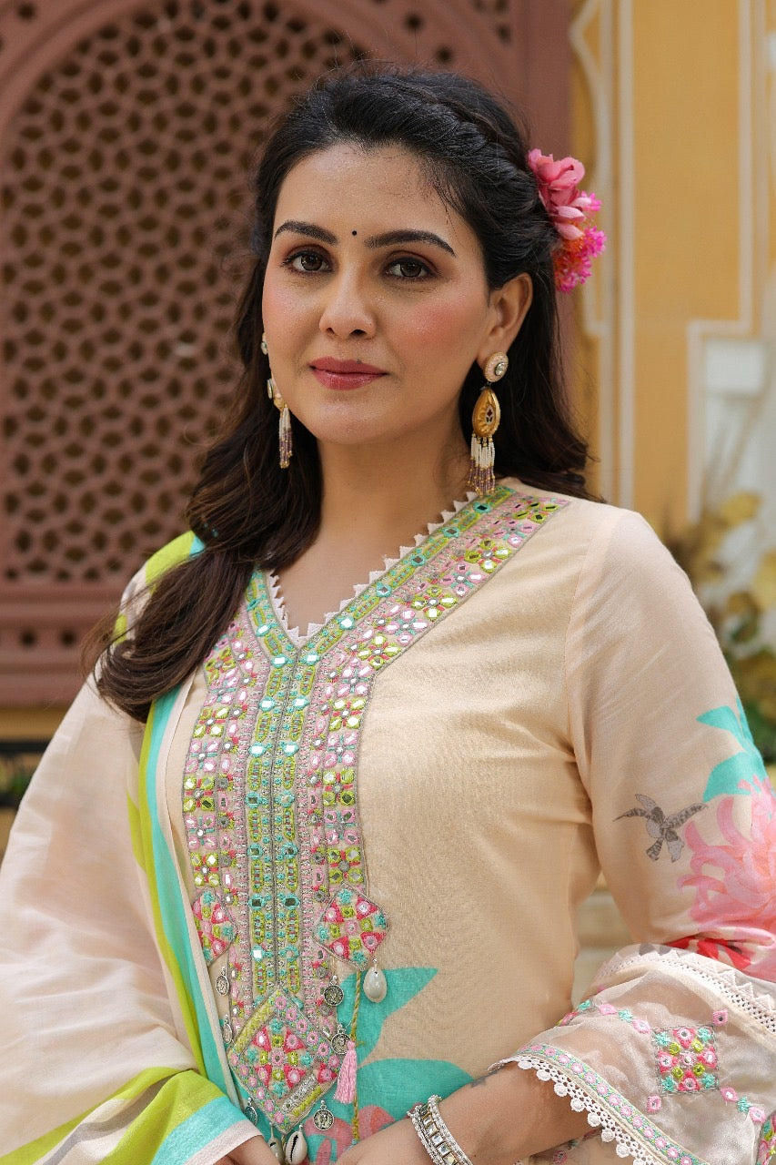 Elevate Your Style with Our Exquisite Mul Cotton Digital Print Kurti Set