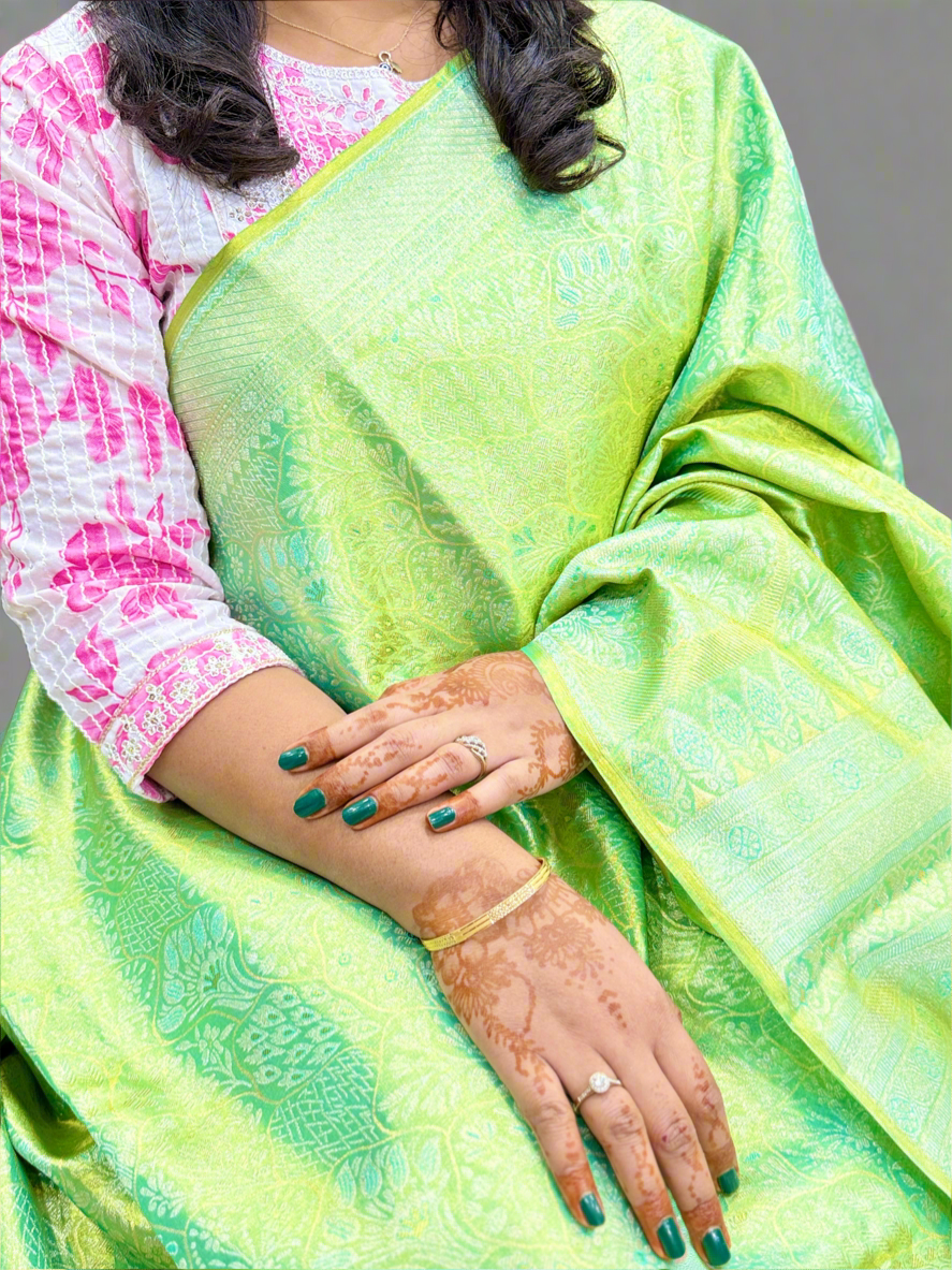 Pure Silk Borderless Saree in Light Green with Zari Weaving – Handloom Wedding Collection