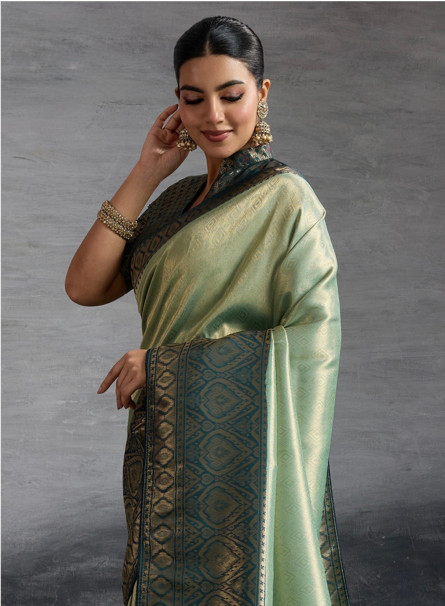 Kanjivaram Soft Silk Saree with Double Zari Weaving and Meenakari Pallu for Women