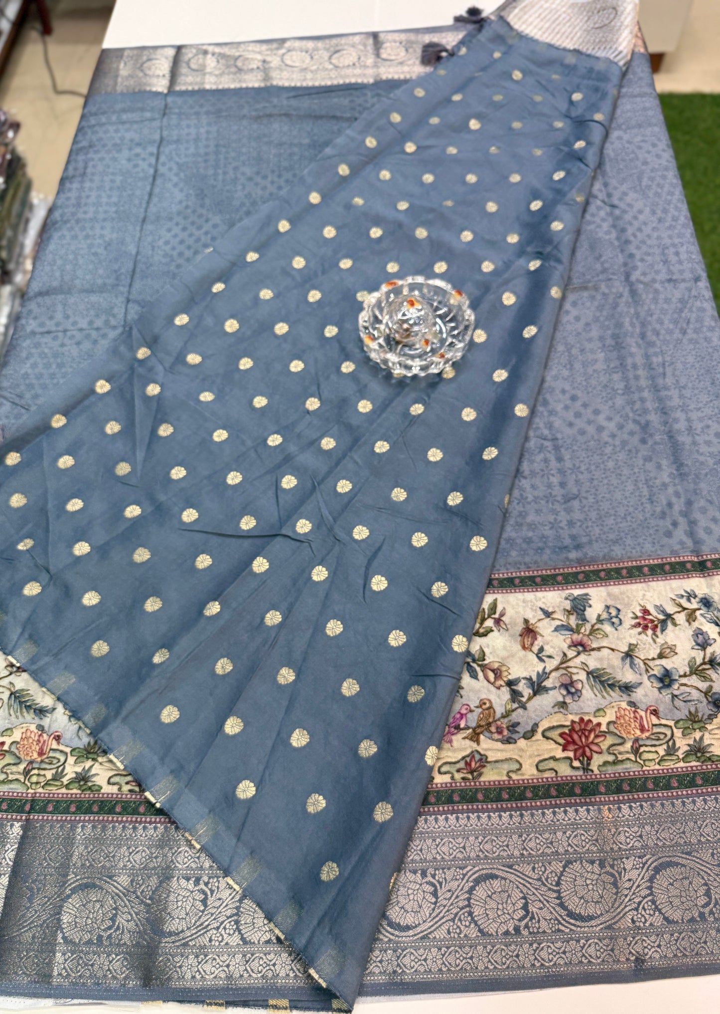 Russian Viscose Crepe Silk Chittpallu Saree with Heritage Print and Zari Border for Women