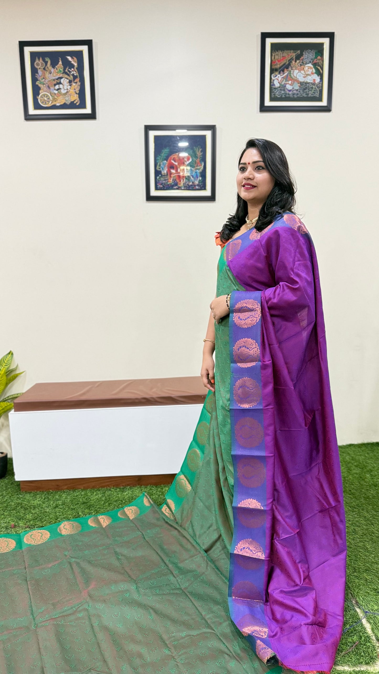 Fresh Arrival 3D Emboss Art Silk Contrast Chit Pallu