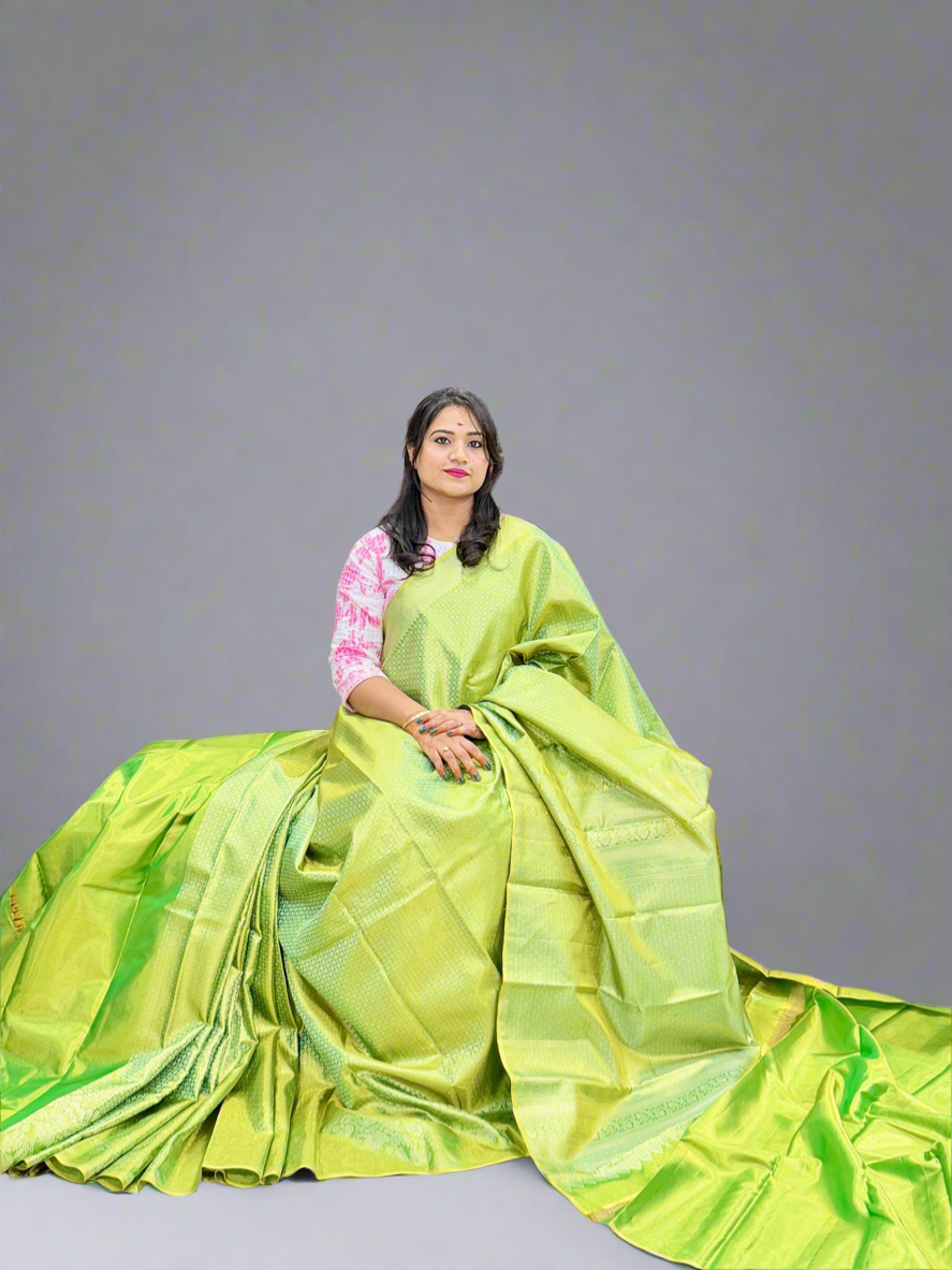 Borderless Pure Silk Handloom Saree in Lime Green with Zari Weaving – Bridal & Festive Wear