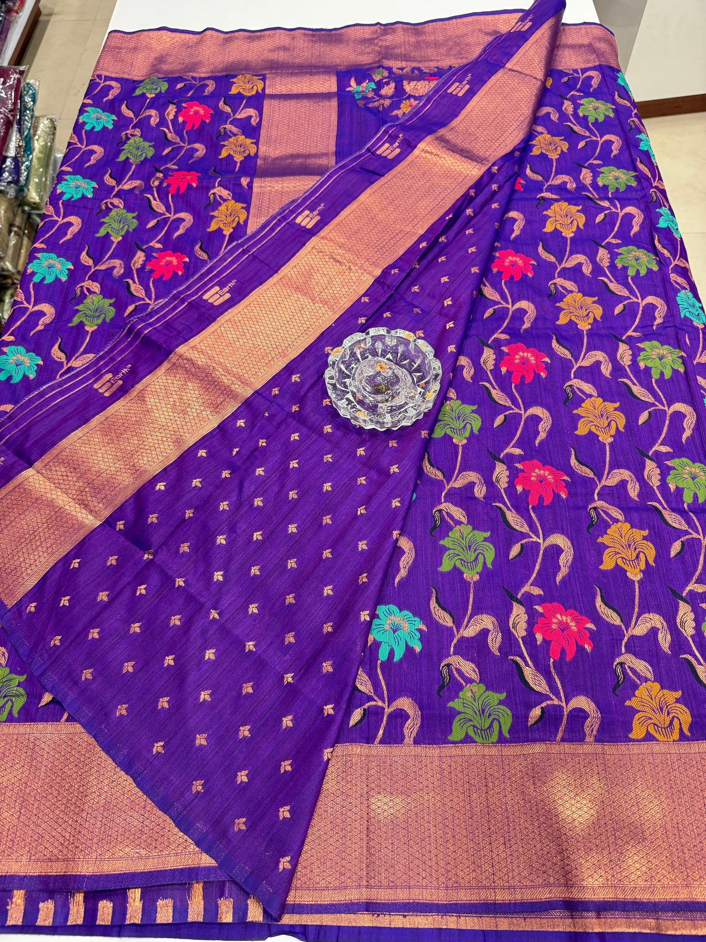 Soft silk saree with woven floral zari border and contrast pallu for women