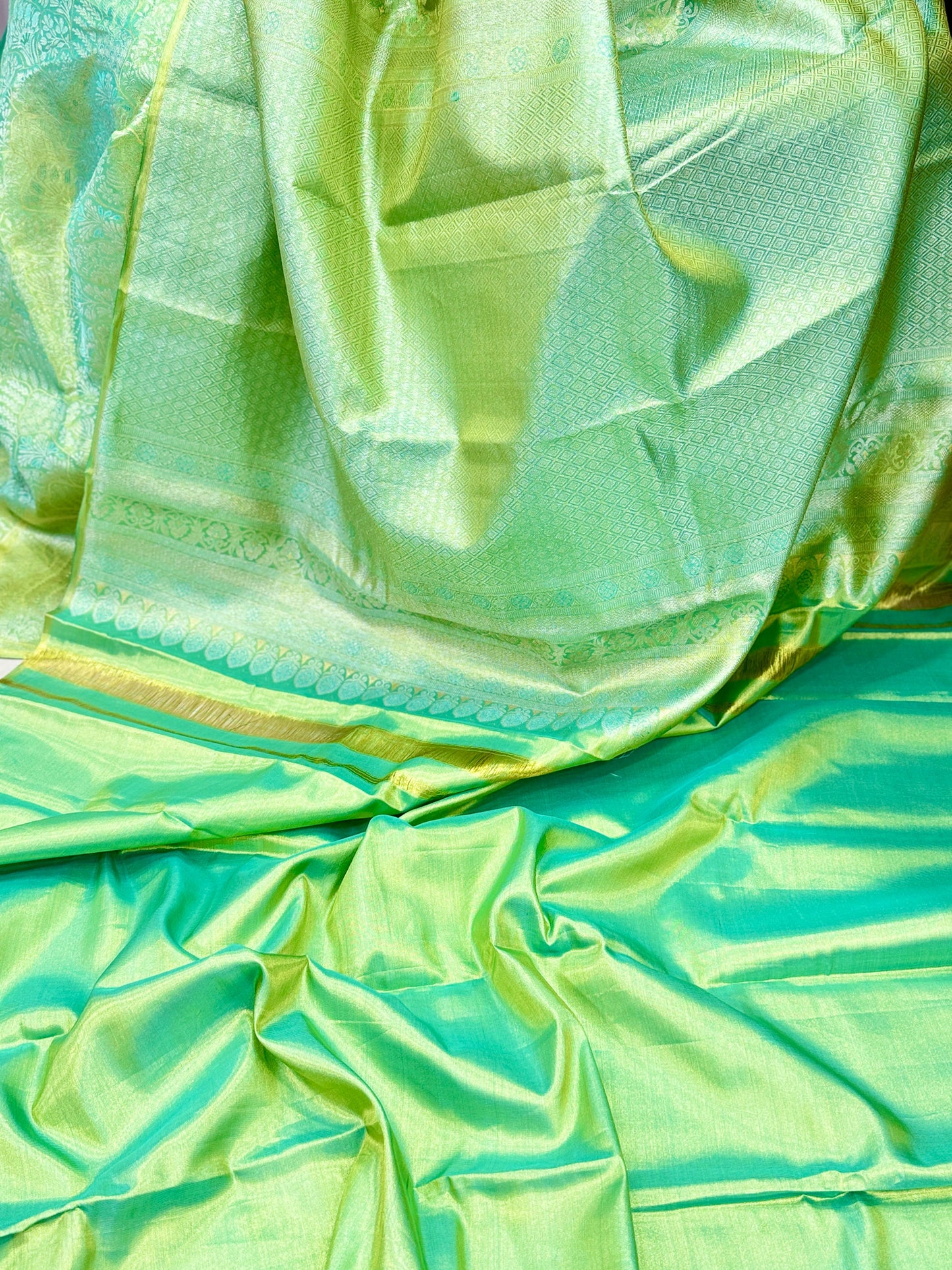 Pure Silk Borderless Saree in Light Green with Zari Weaving – Handloom Wedding Collection