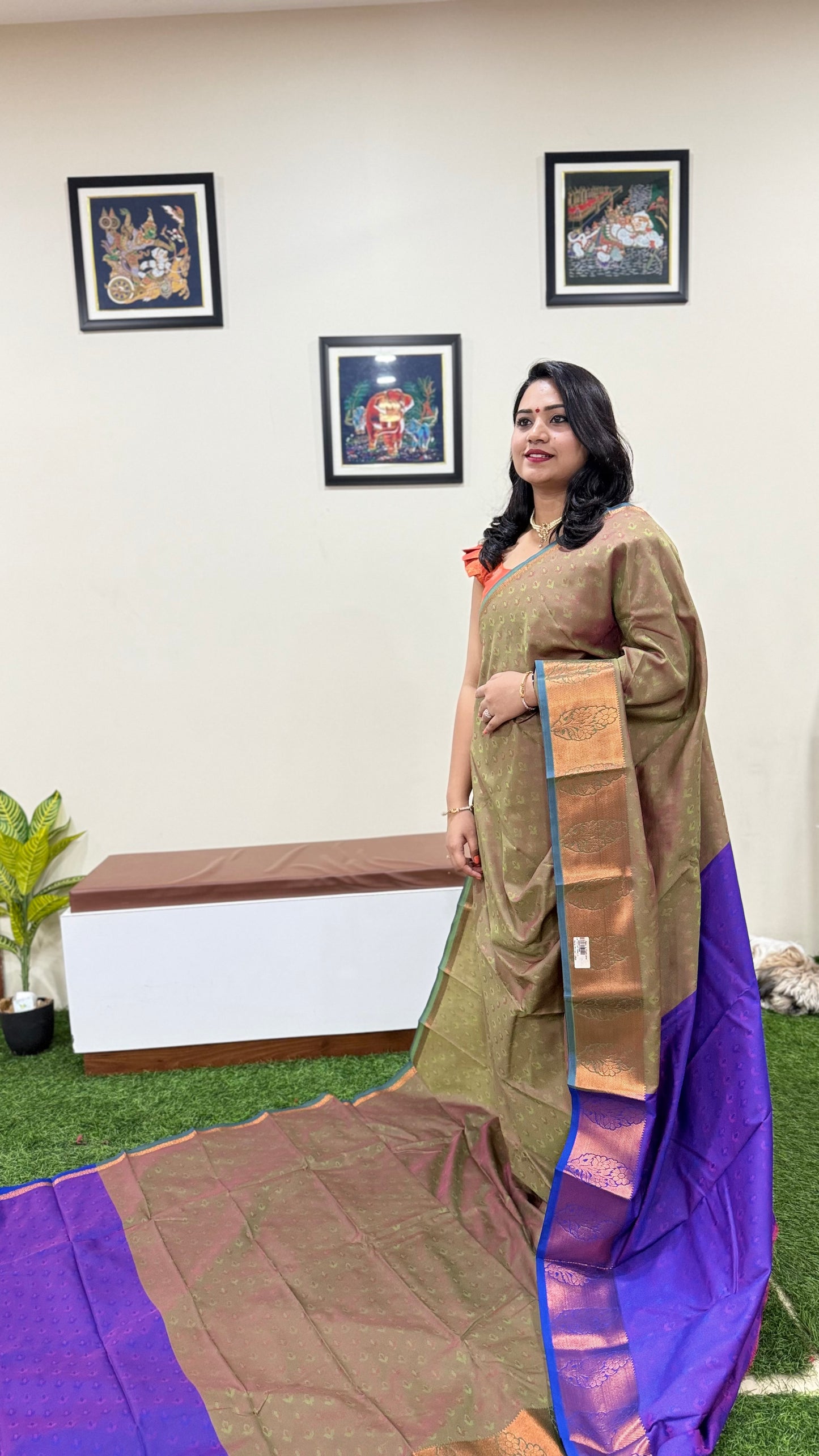 Fresh Arrival 3D Emboss Art Silk Contrast Chit Pallu