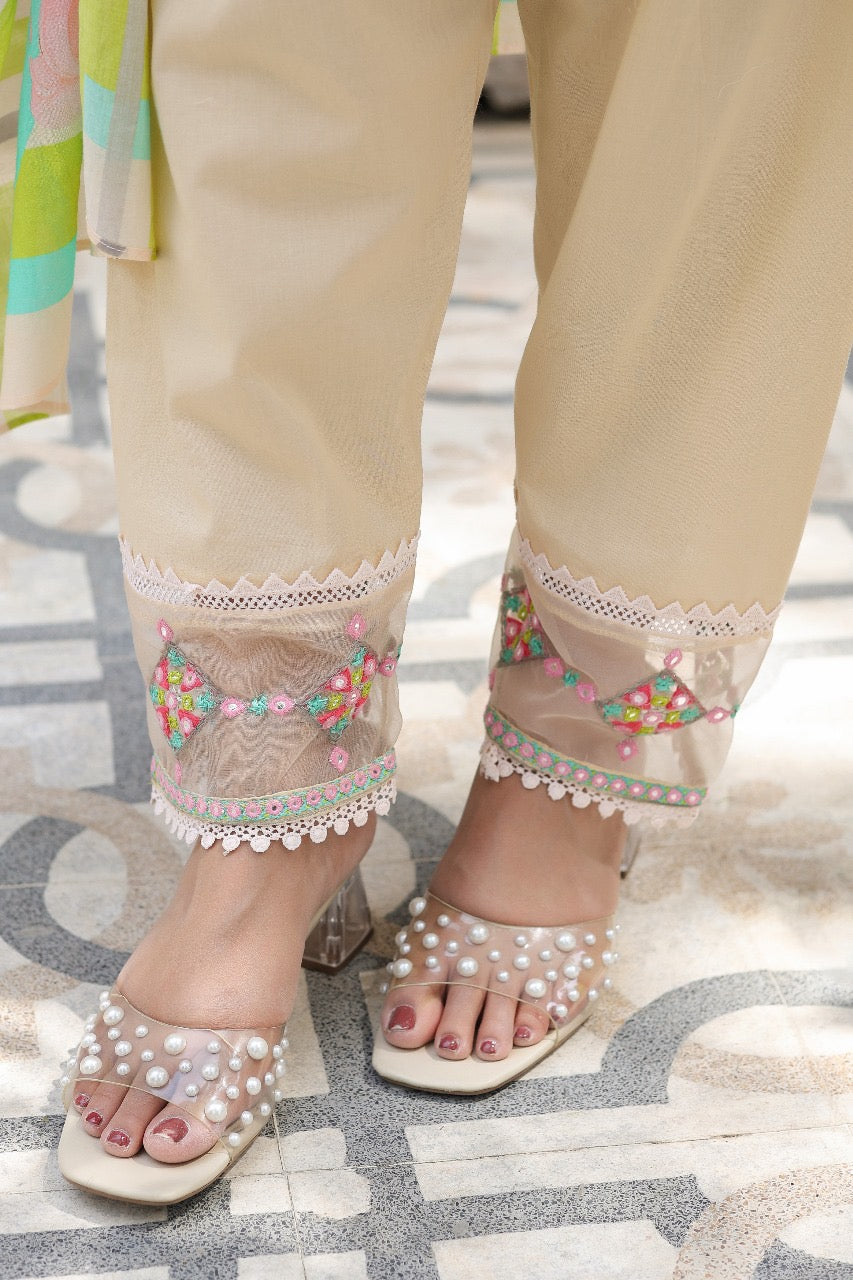 Elevate Your Style with Our Exquisite Mul Cotton Digital Print Kurti Set
