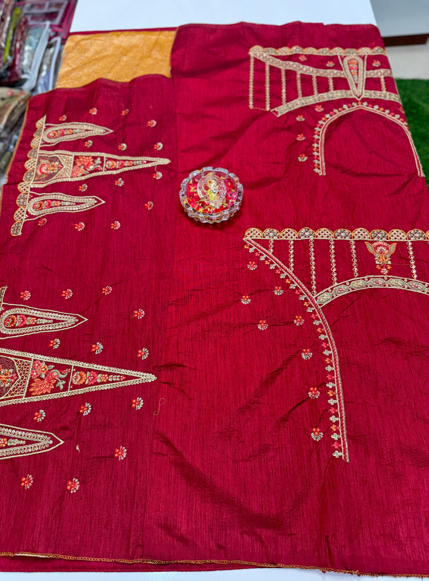 Pure Crepe Saree with Designer Contrast Blouse – Lightweight Festive Wear for Women