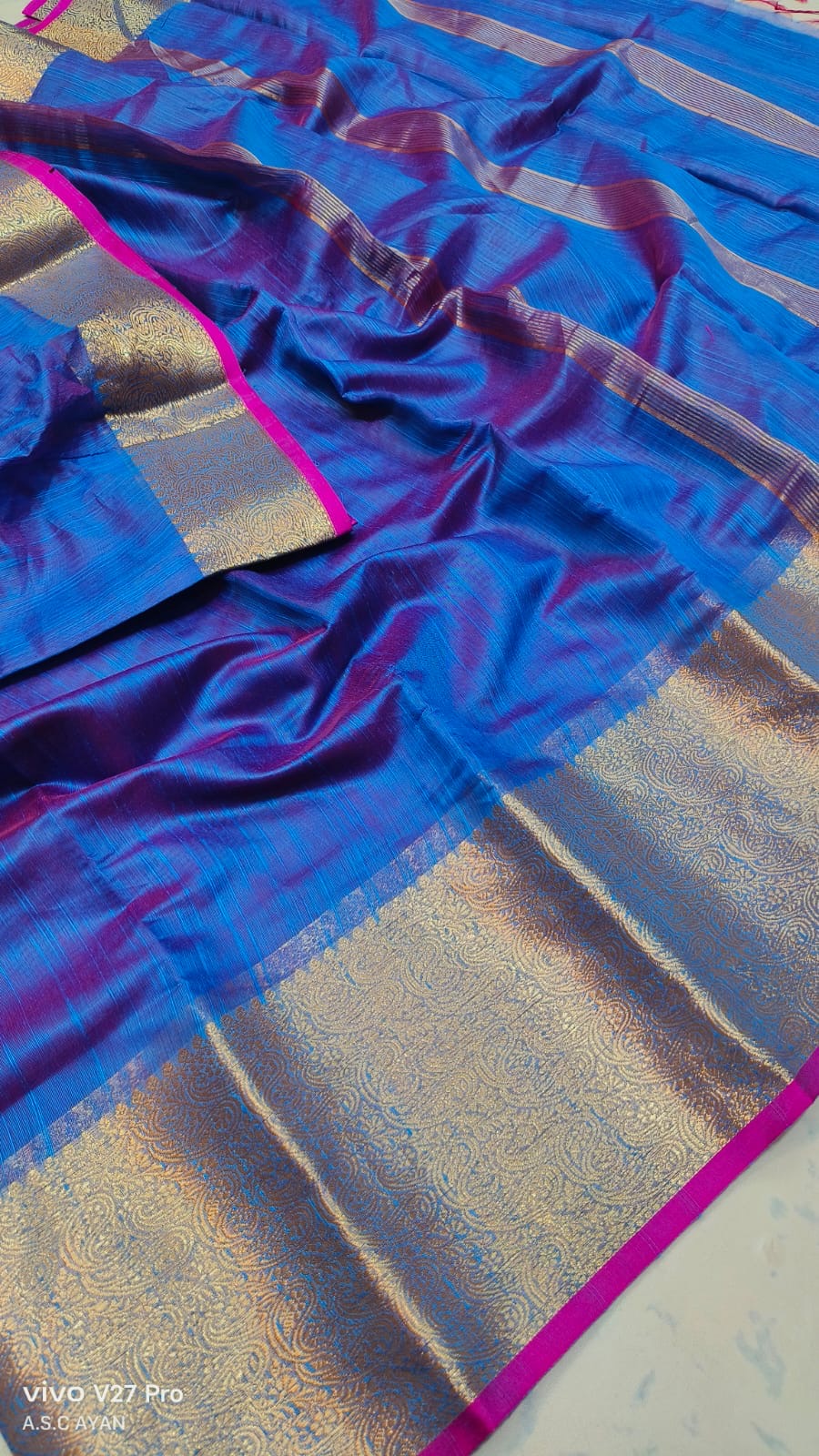 Luxurious Keshori Silk Sarees with Blouse Piece