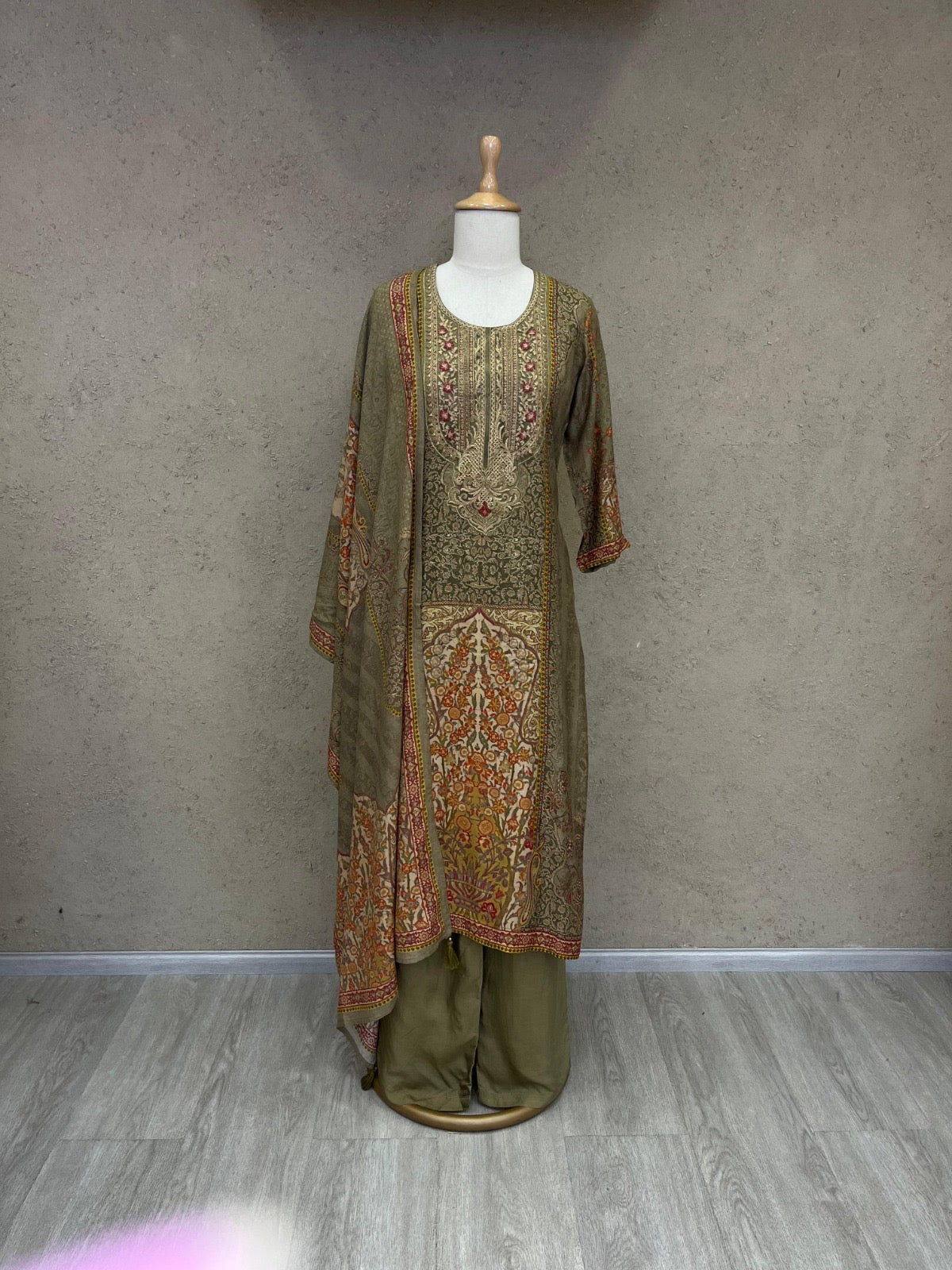 Premium Muslin Kurta Set with Embroidered Neckline and Printed Detailing – Elegant Ethnic Wear for Women