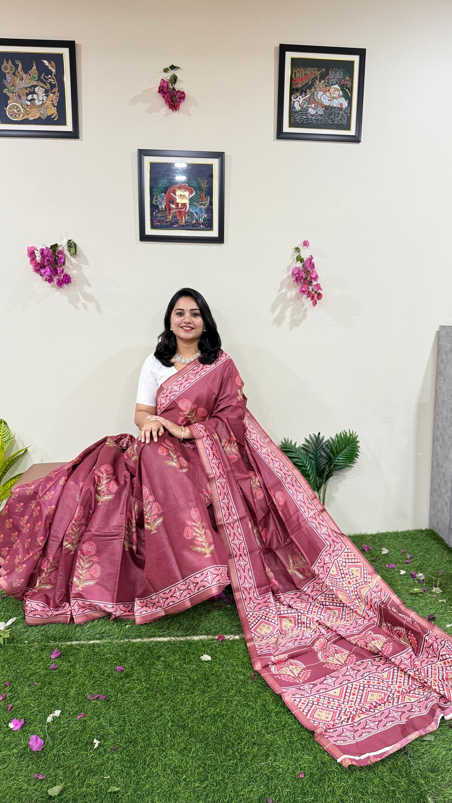 Traditional Look Soft Chanderi Silk Saree with Gold Jari Border and Attractive Digital Print