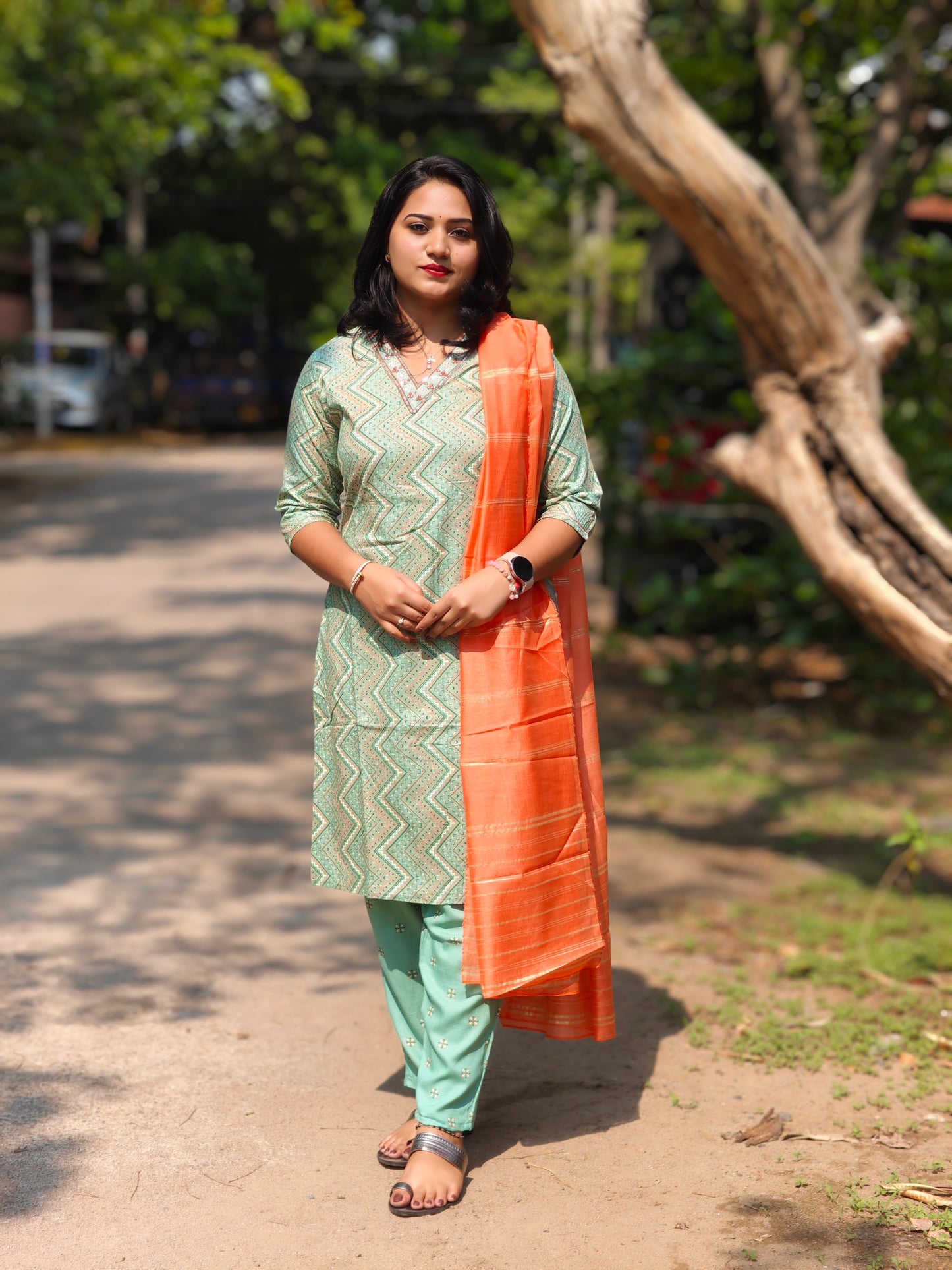 Sleek Chic: Straight Kurti Pant Dupatta Set for Effortless Style