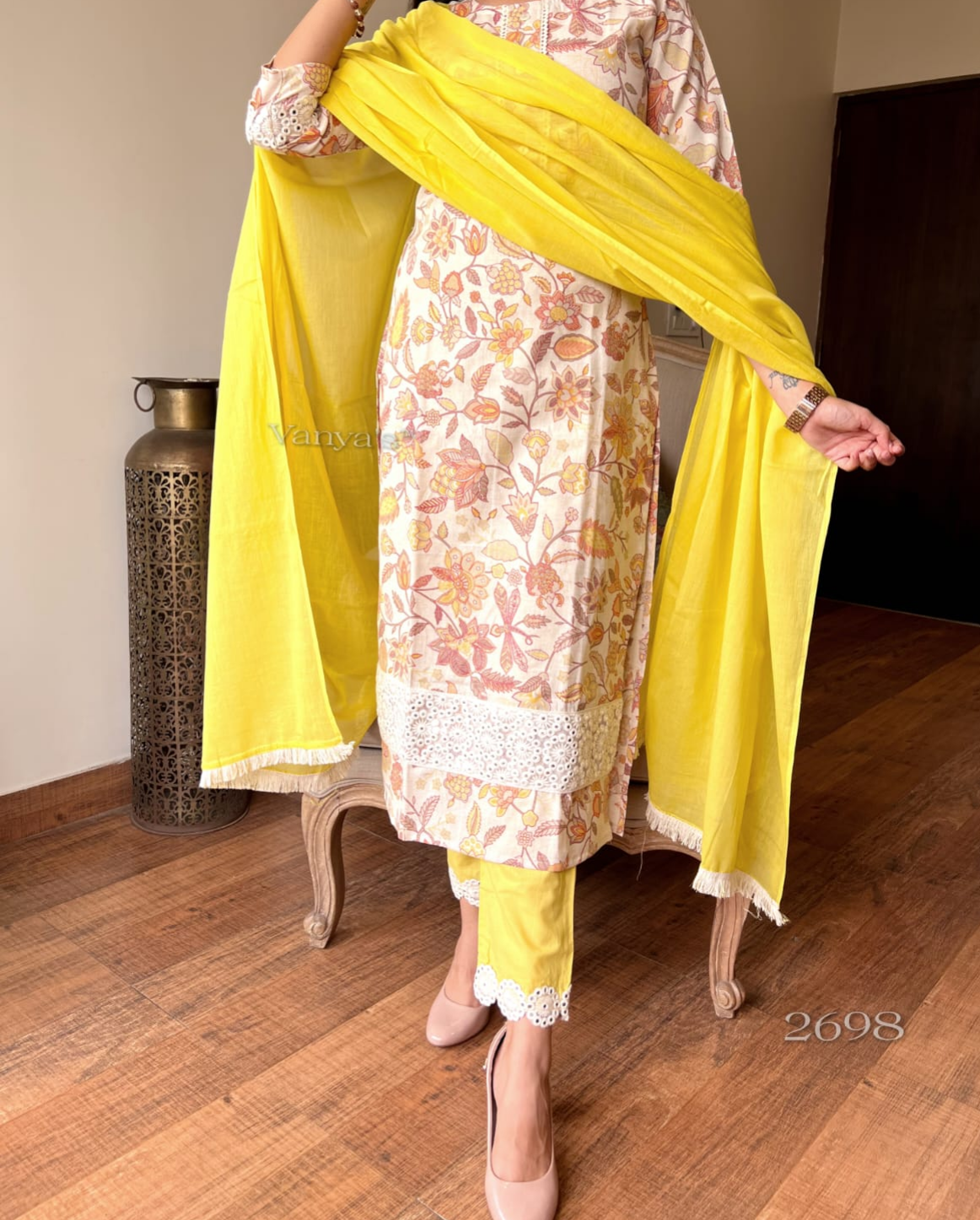 Chic Handloom Elegance: Mani's Fashion Exclusive