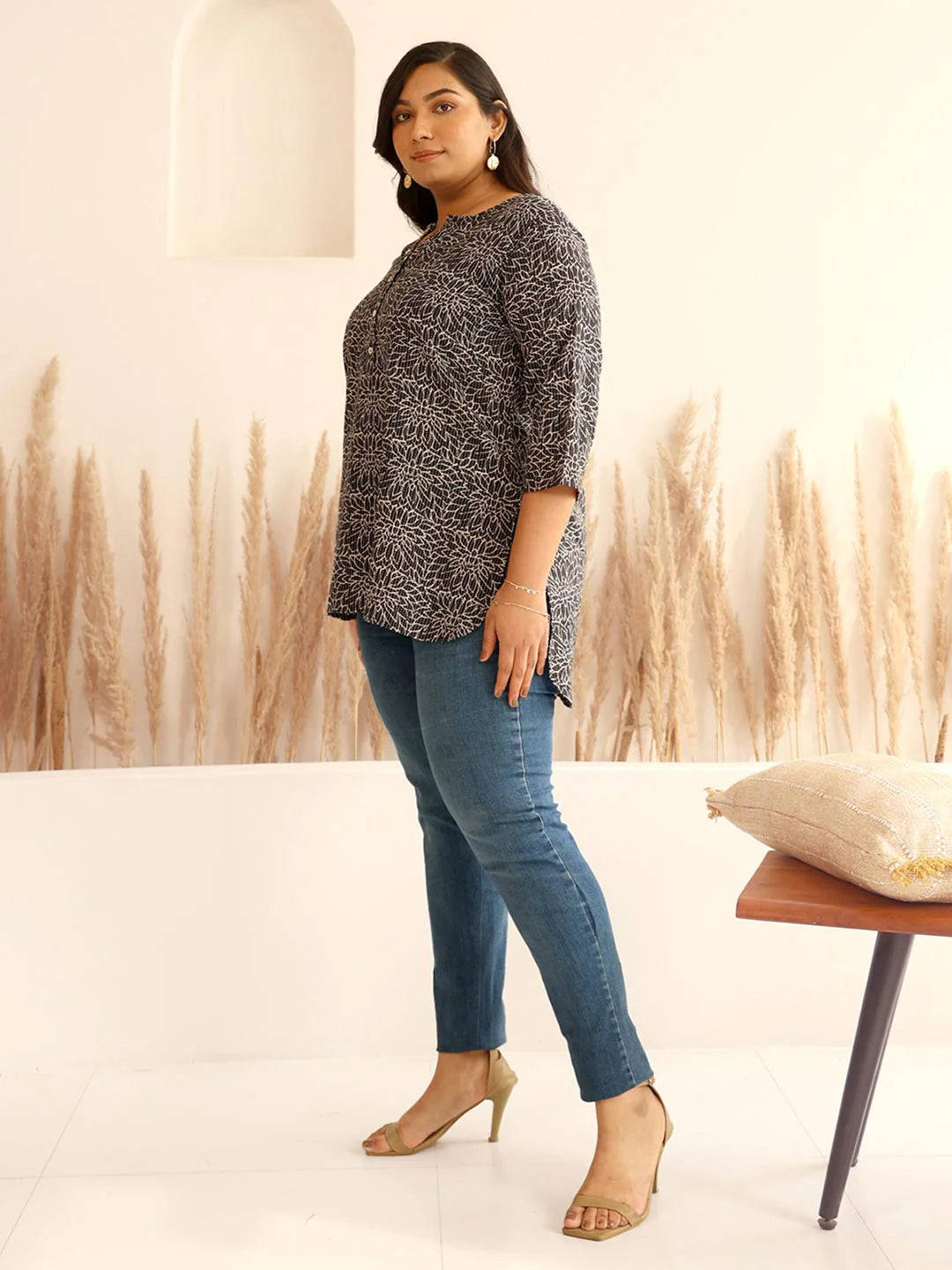 Women’s Black Cotton Floral Kantha Stitch Short Kurta – Three-Quarter Sleeves