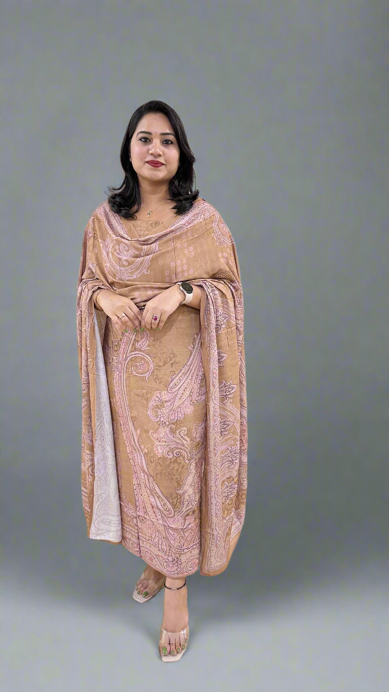 SANJH an elegant ensemble designed to blend tradition with modernity.