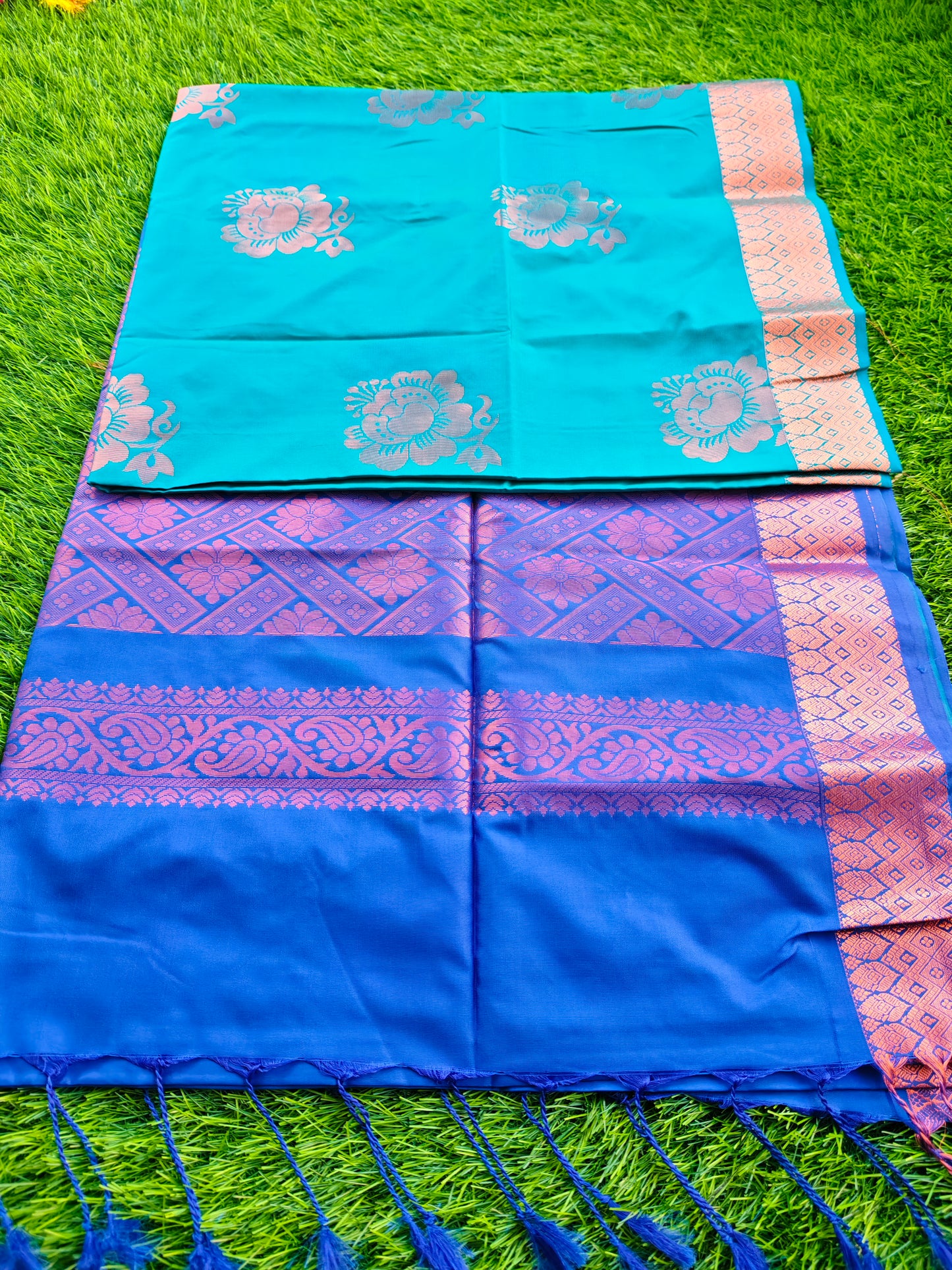 Sophistication Unveiled: Kanjivaram Soft Silk Sarees - Luxe Quality, Unbeatable Price