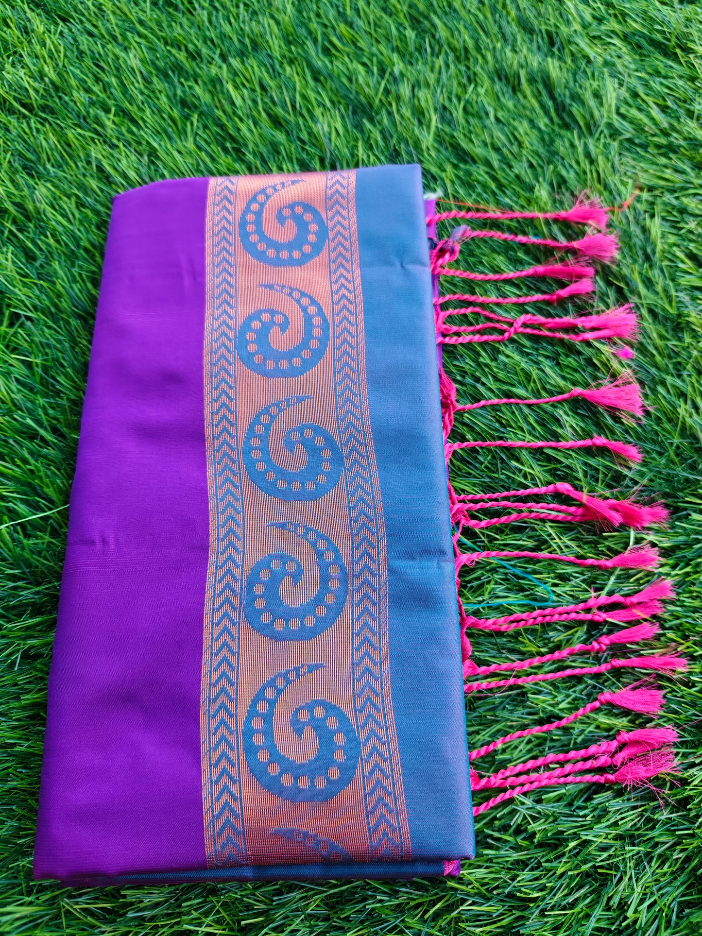 Sophistication Unveiled: Kanjivaram Soft Silk Sarees - Luxe Quality, Unbeatable Price