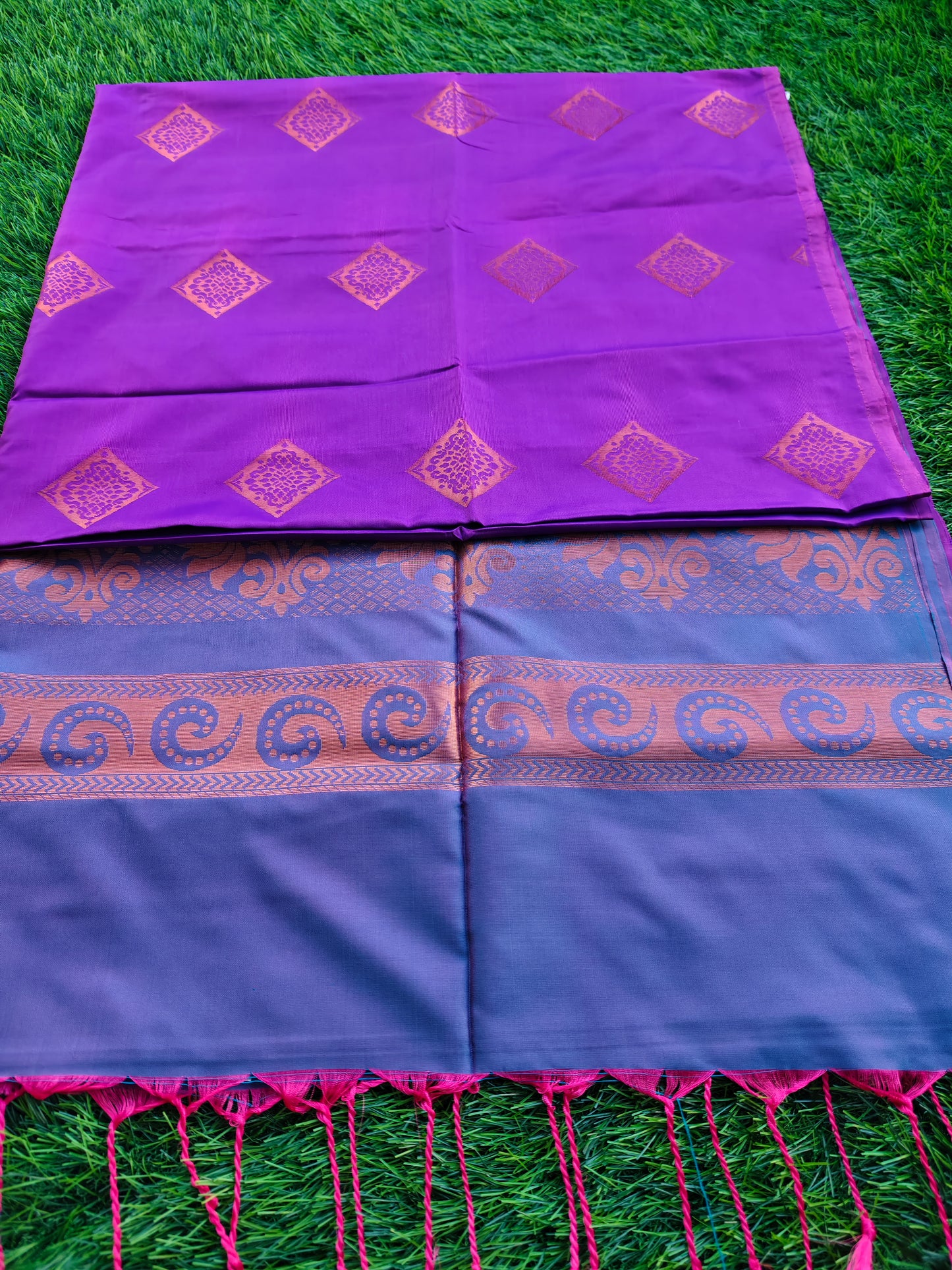 Sophistication Unveiled: Kanjivaram Soft Silk Sarees - Luxe Quality, Unbeatable Price