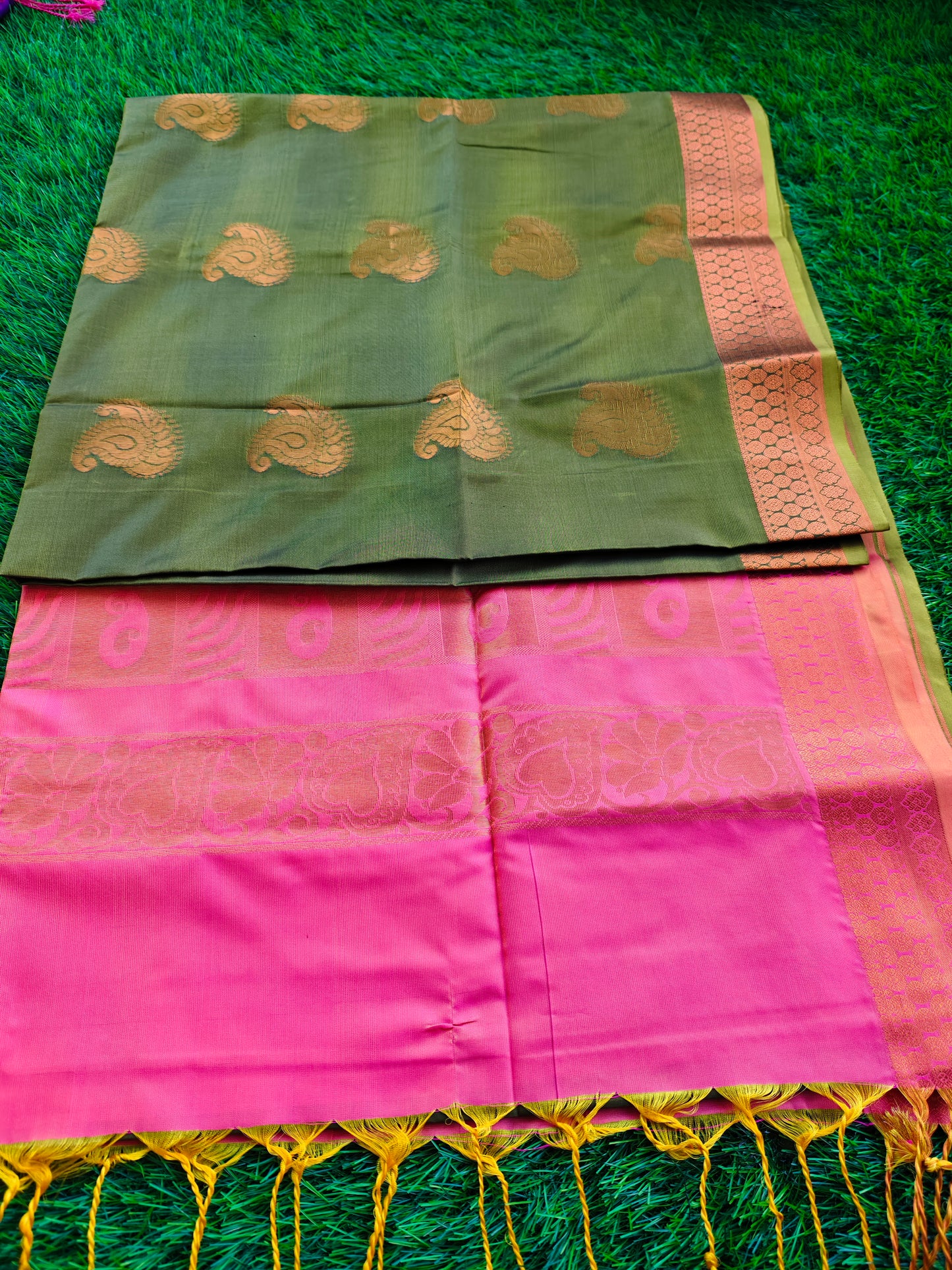 Sophistication Unveiled: Kanjivaram Soft Silk Sarees - Luxe Quality, Unbeatable Price