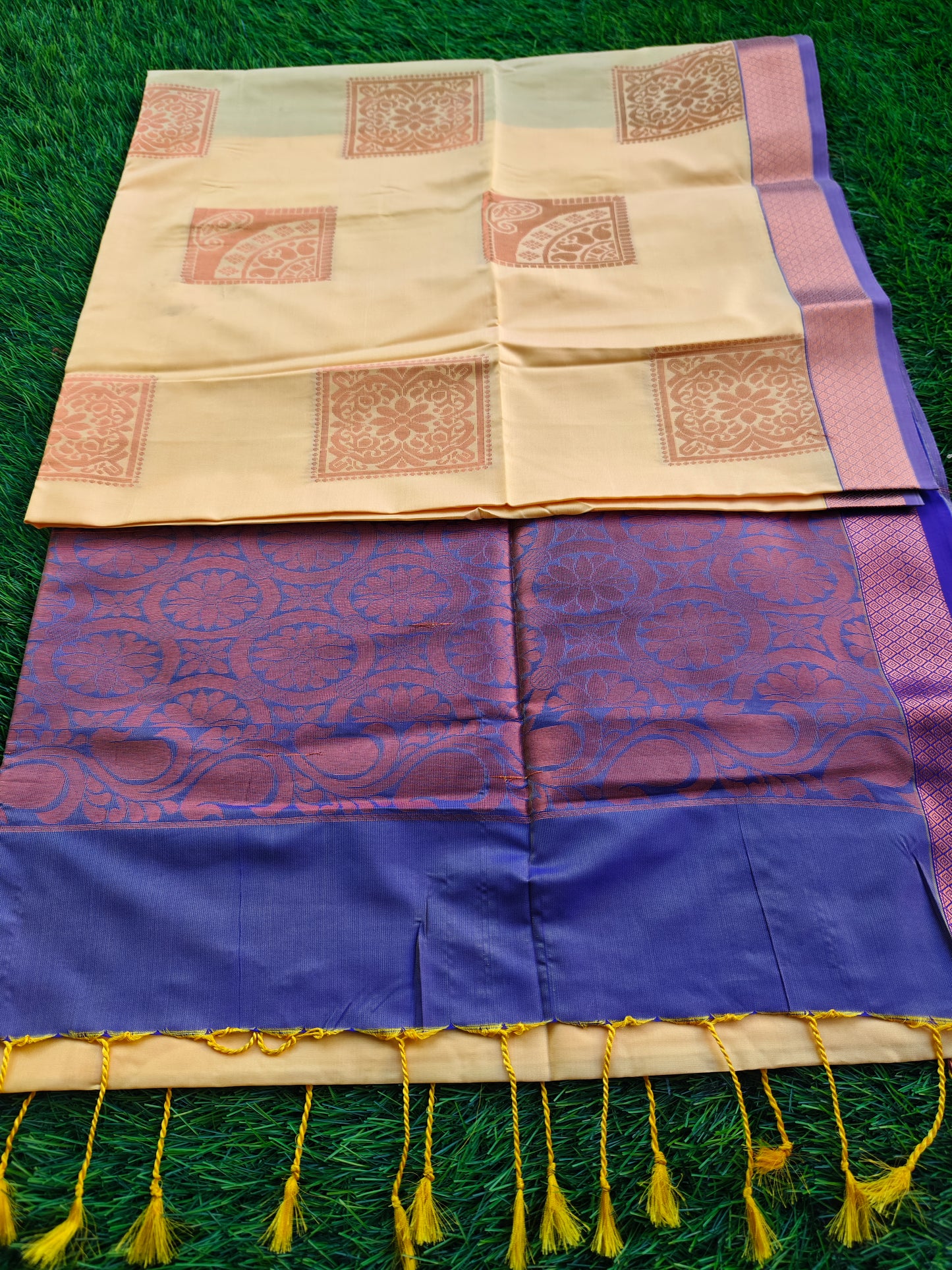 Sophistication Unveiled: Kanjivaram Soft Silk Sarees - Luxe Quality, Unbeatable Price