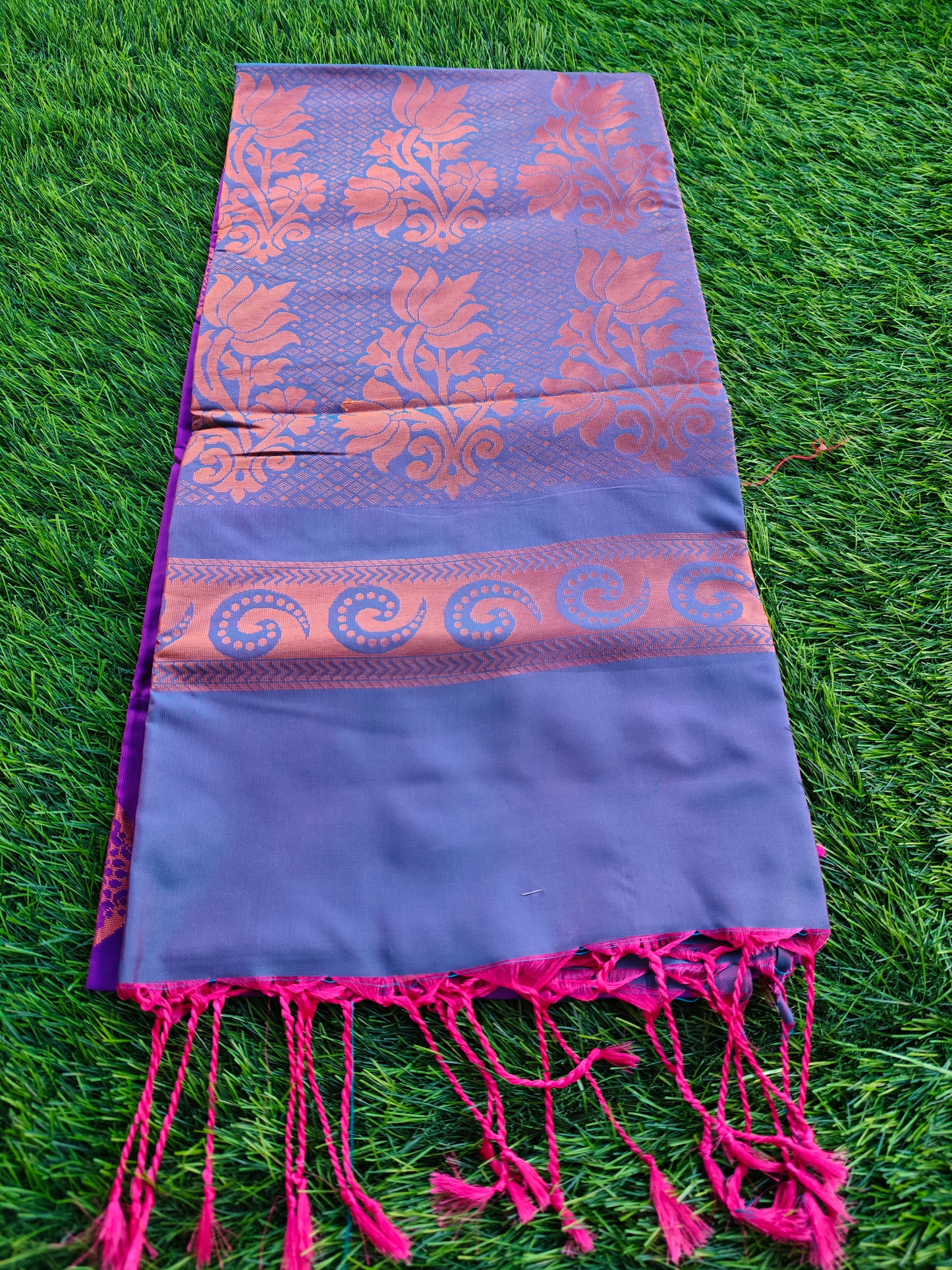 Sophistication Unveiled: Kanjivaram Soft Silk Sarees - Luxe Quality, Unbeatable Price