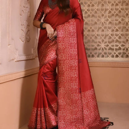 Regal Charm: Banglori Handloom Silk Saree Ensemble