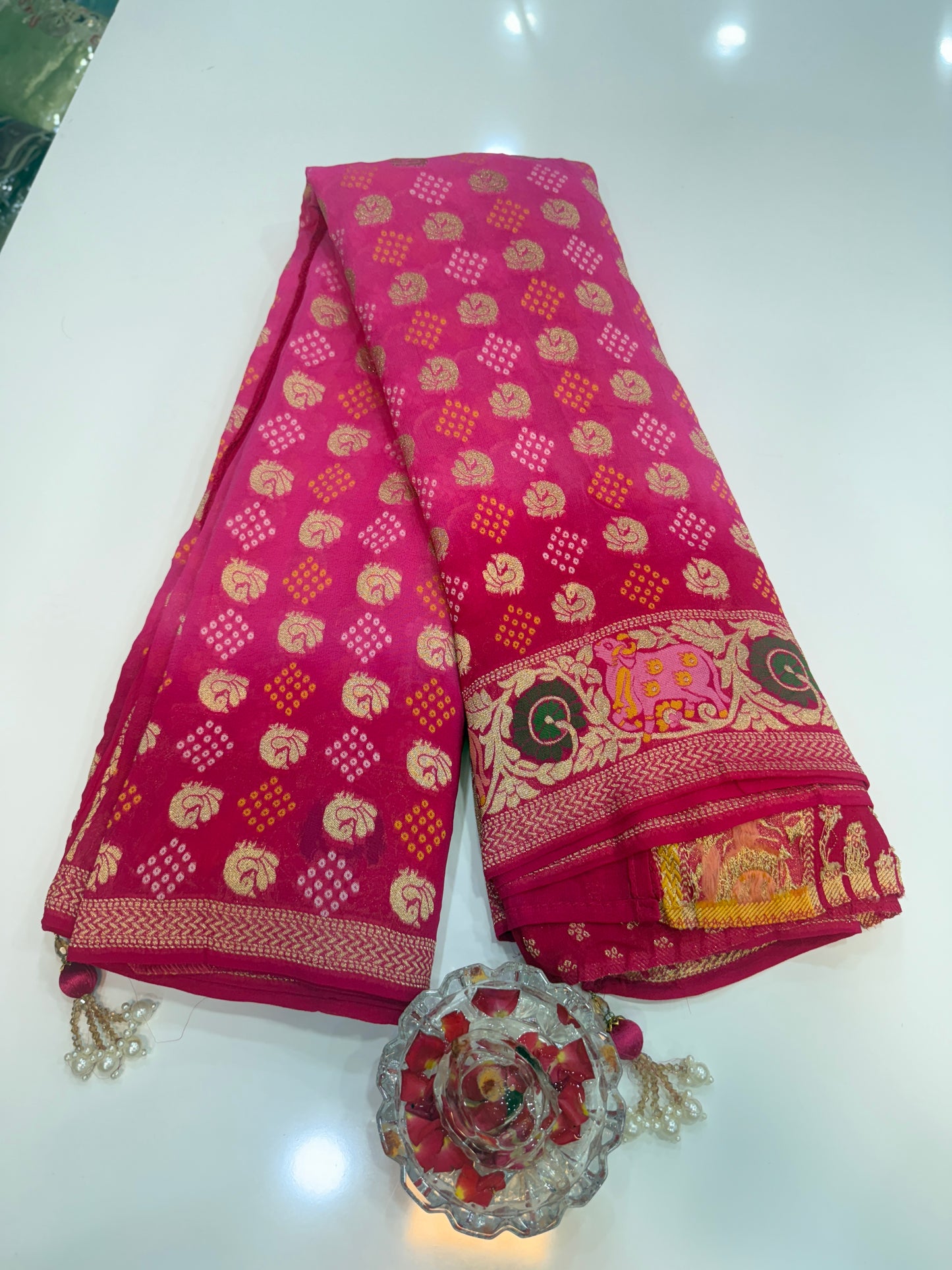 Pure Kaddi Georgette Zari Weaving Saree in Magenta Pink with Floral Jaal and Scalloped Border – Premium Festive & Wedding Wear for Women