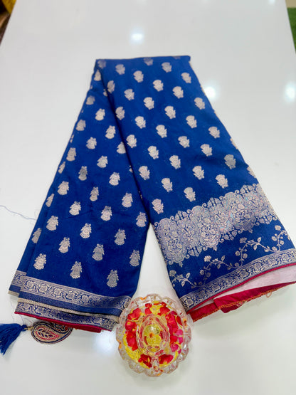 Pure Crepe Saree with Designer Contrast Blouse – Lightweight Festive Wear for Women