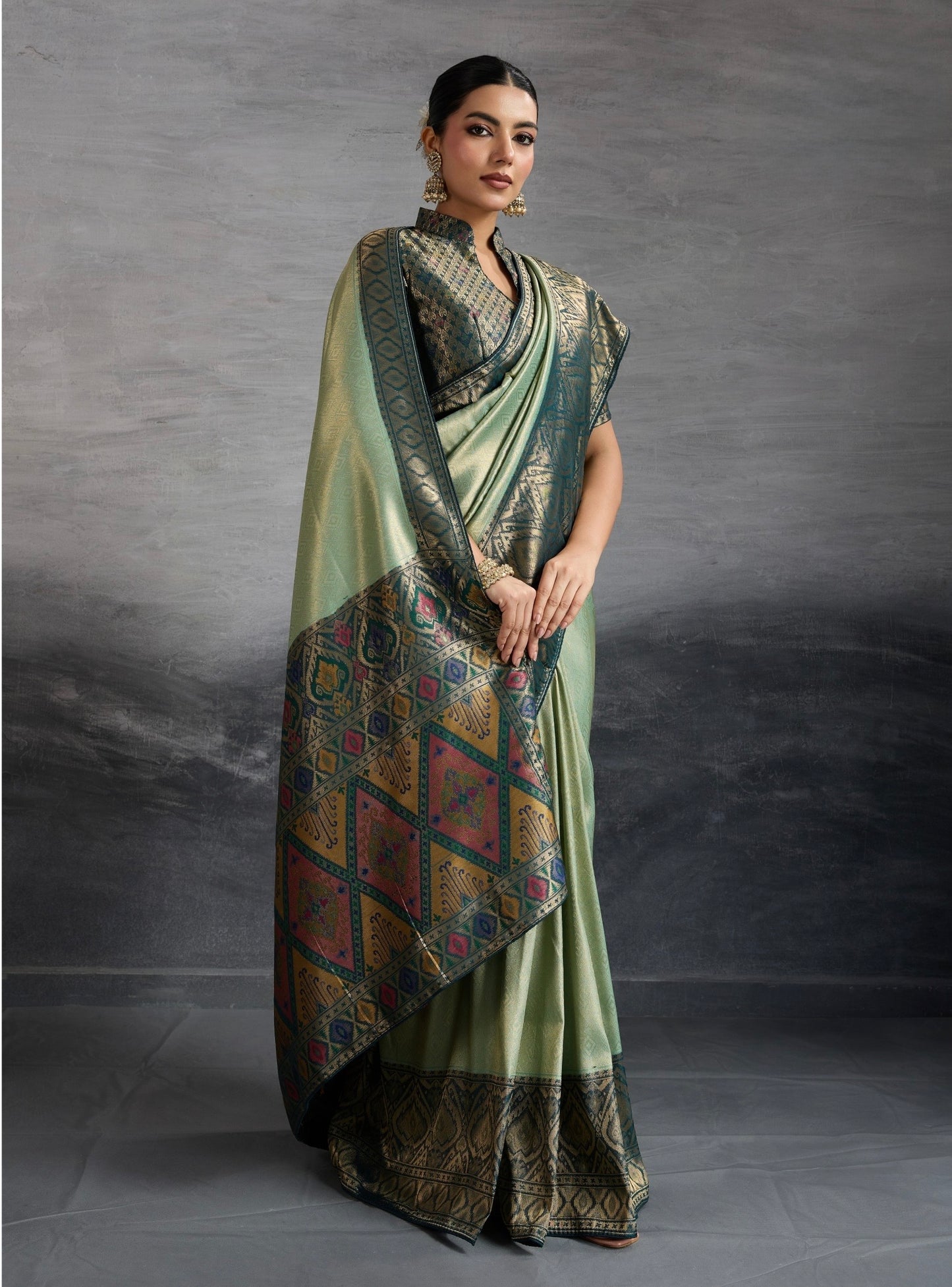 Kanjivaram Soft Silk Saree with Double Zari Weaving and Meenakari Pallu for Women
