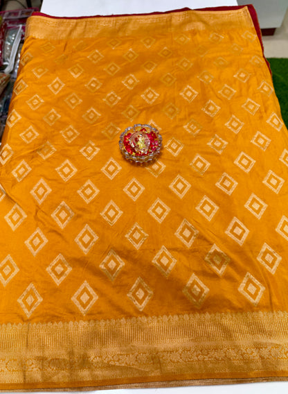 Pure Crepe Saree with Designer Contrast Blouse – Lightweight Festive Wear for Women