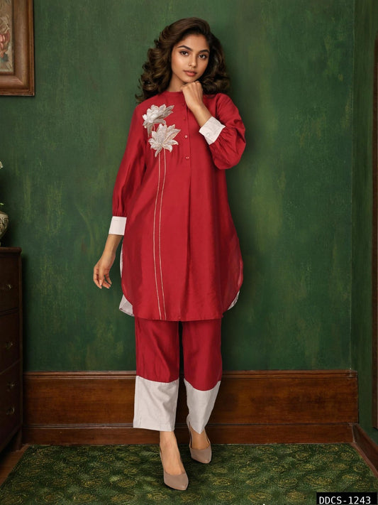 Printed Chanderi Co-ord Set with Pleated Neckline and Zari Embroidery – Women’s Ethnic Wear