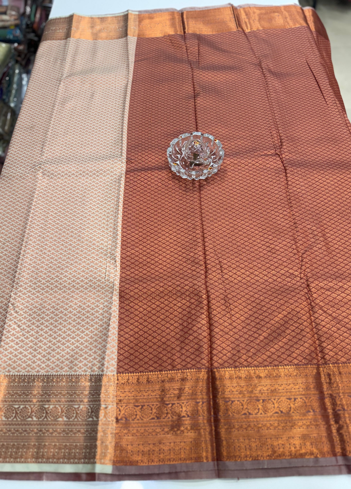 Soft Silk Saree with Samutrika Weaving and Contrast Zari Border for Women – Lightweight Festive Wear Saree