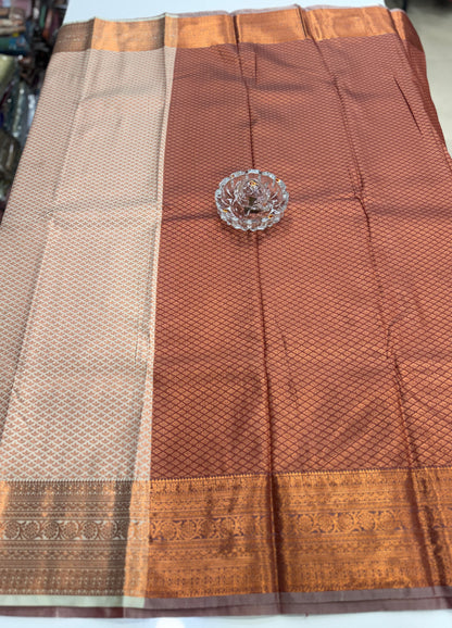 Soft Silk Saree with Samutrika Weaving and Contrast Zari Border for Women – Lightweight Festive Wear Saree