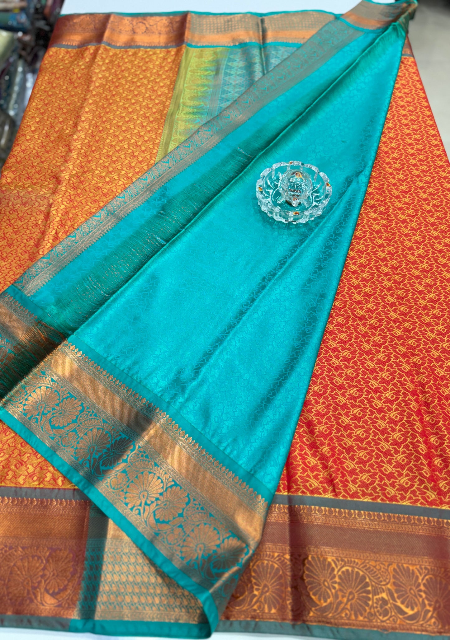 Soft Silk Saree with Samutrika Weaving and Contrast Zari Border for Women – Lightweight Festive Wear Saree