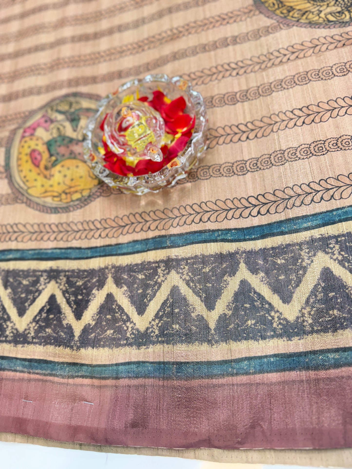 Silk Blend Printed Saree with Traditional Art Motifs and Glossy Texture – Festive Wear for Women