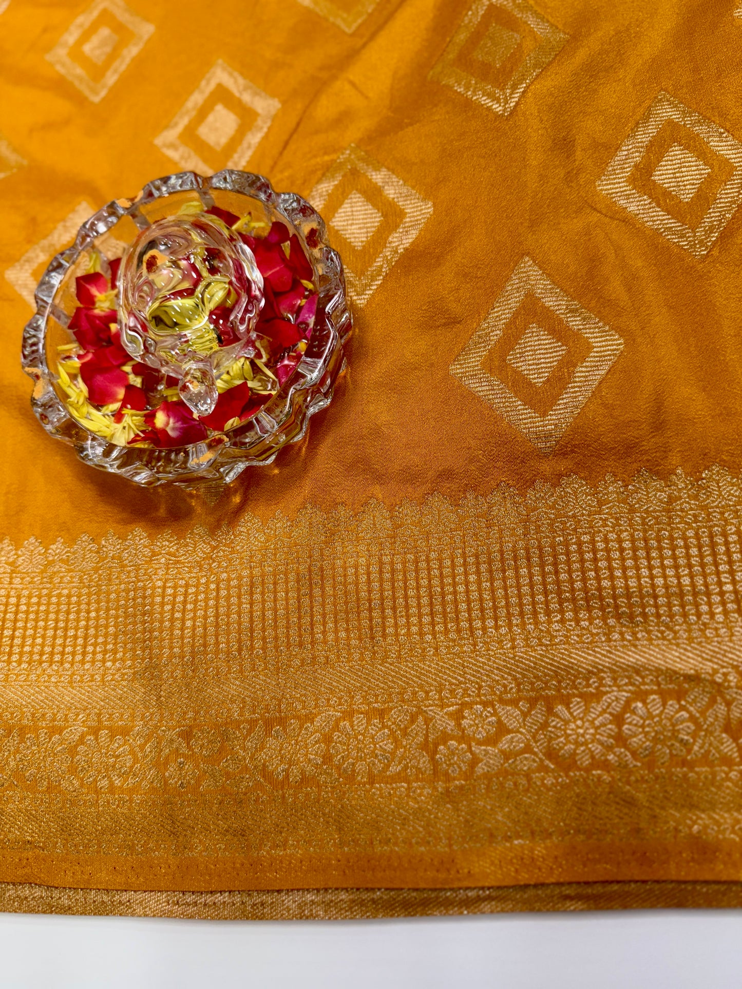 Pure Crepe Saree with Designer Contrast Blouse – Lightweight Festive Wear for Women