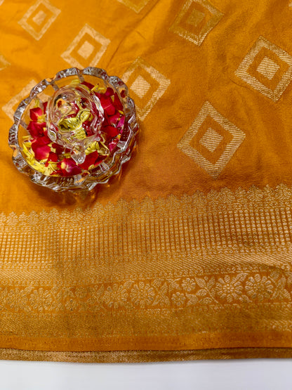 Pure Crepe Saree with Designer Contrast Blouse – Lightweight Festive Wear for Women