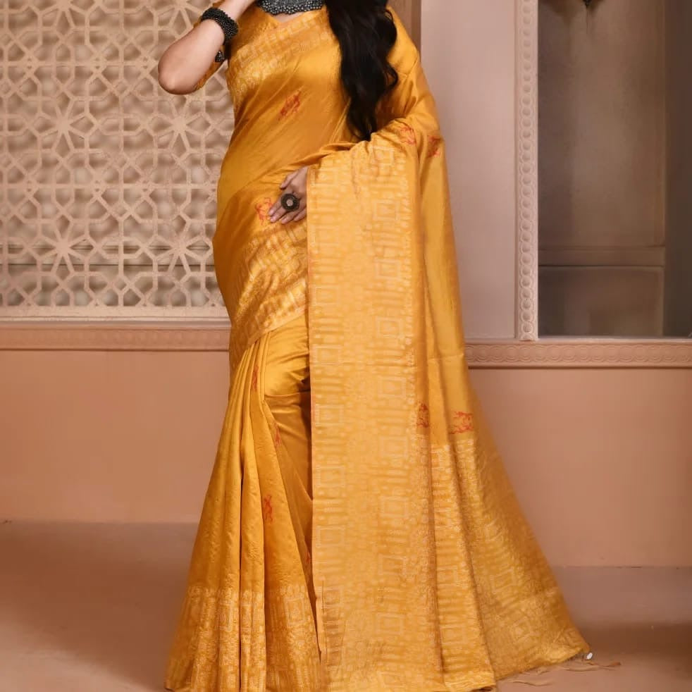Regal Charm: Banglori Handloom Silk Saree Ensemble