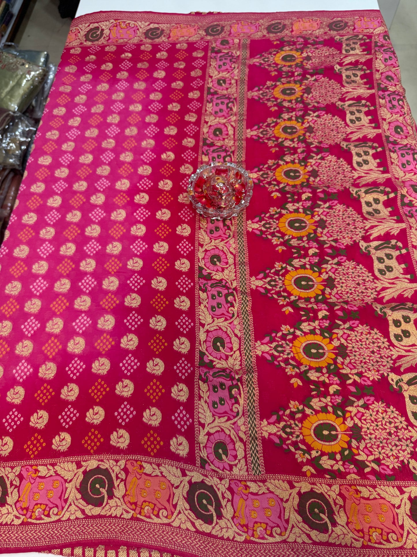 Pure Kaddi Georgette Zari Weaving Saree in Magenta Pink with Floral Jaal and Scalloped Border – Premium Festive & Wedding Wear for Women
