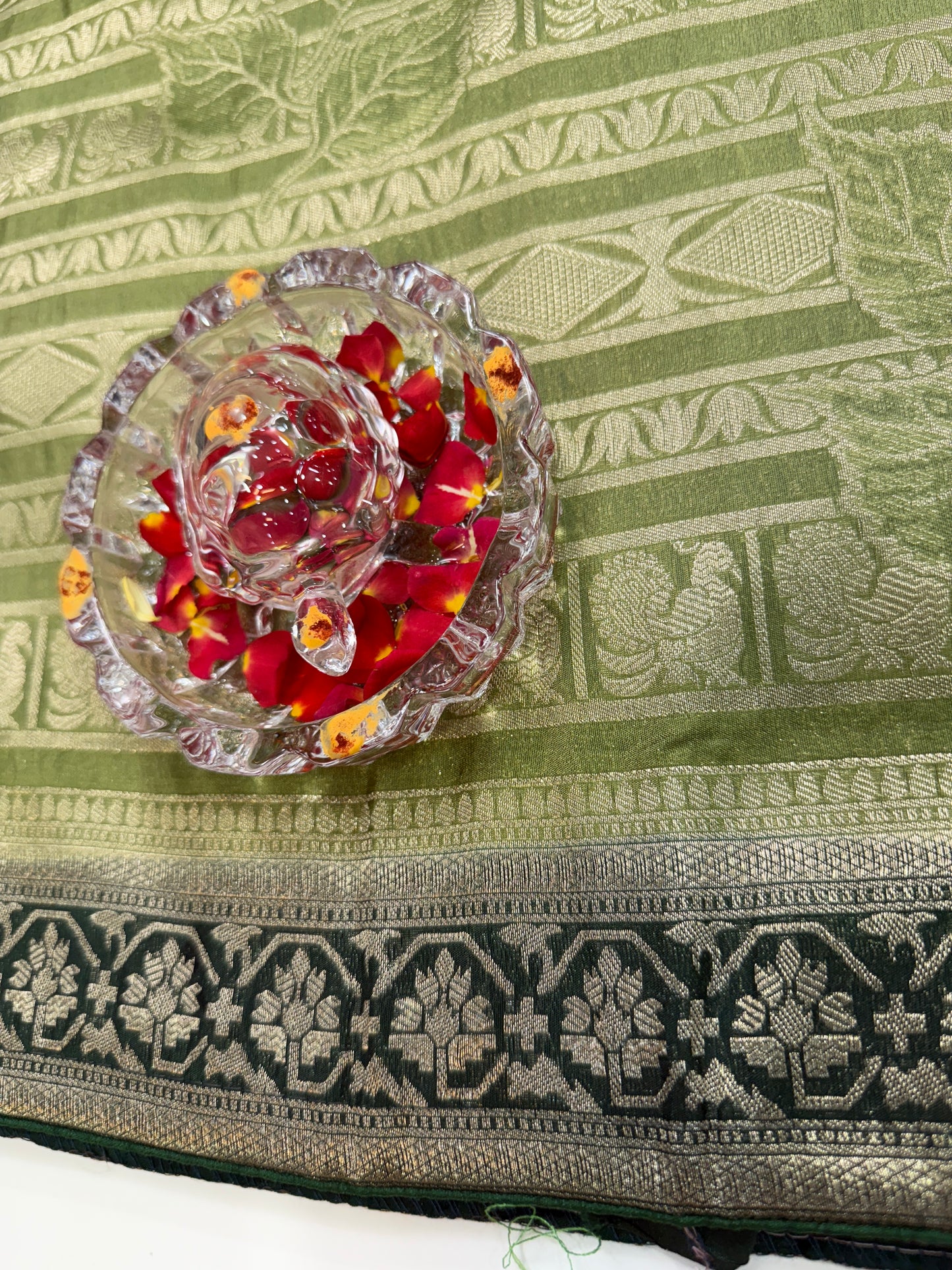 Pure Crepe Saree with Designer Contrast Blouse – Lightweight Festive Wear for Women