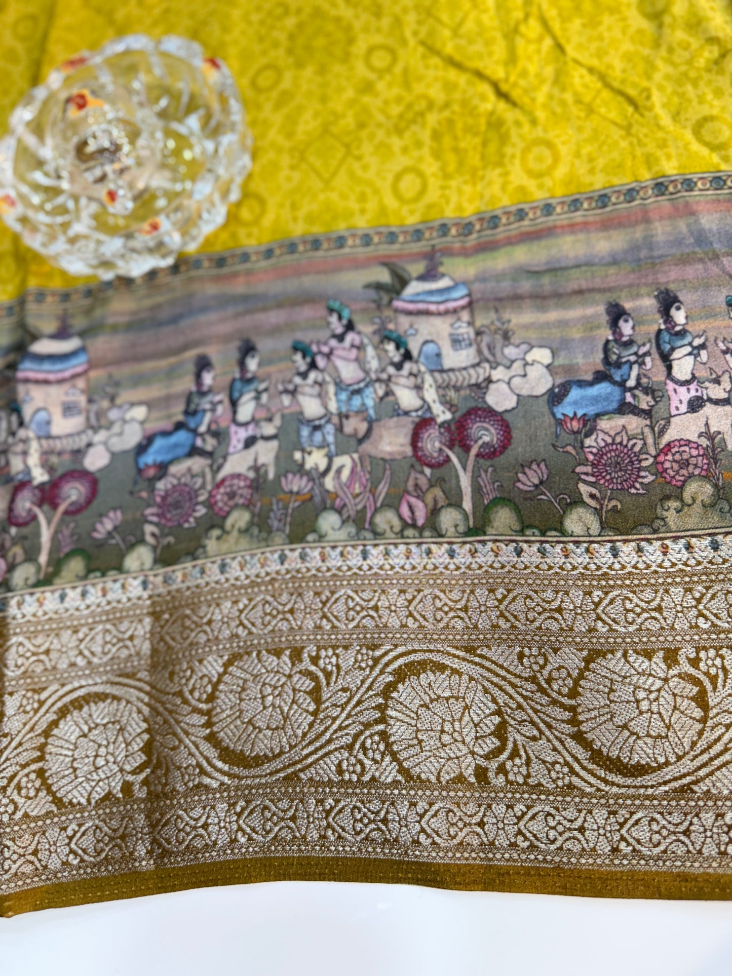 Russian Viscose Crepe Silk Chittpallu Saree with Heritage Print and Zari Border for Women