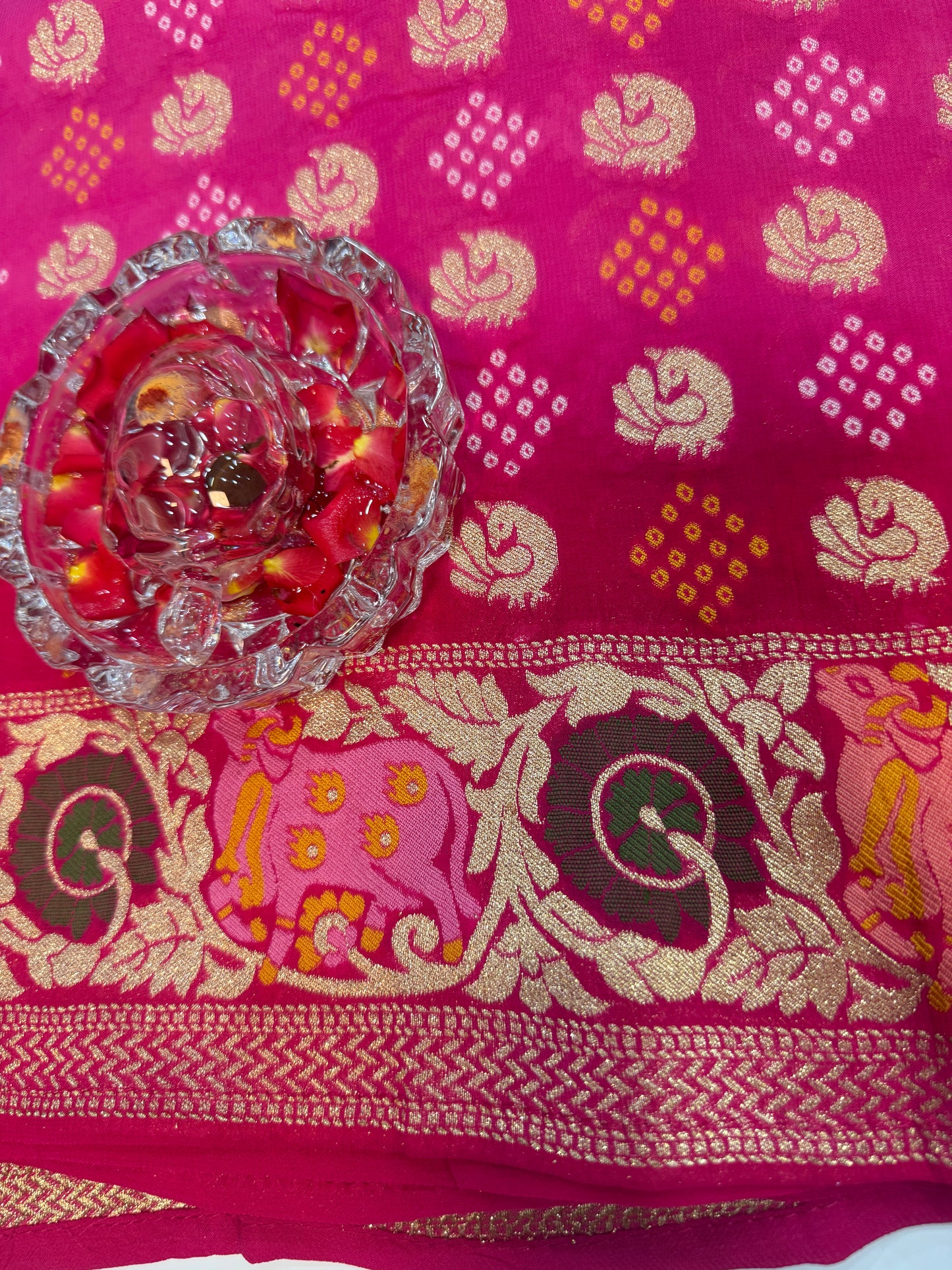 Pure Kaddi Georgette Zari Weaving Saree in Magenta Pink with Floral Jaal and Scalloped Border – Premium Festive & Wedding Wear for Women