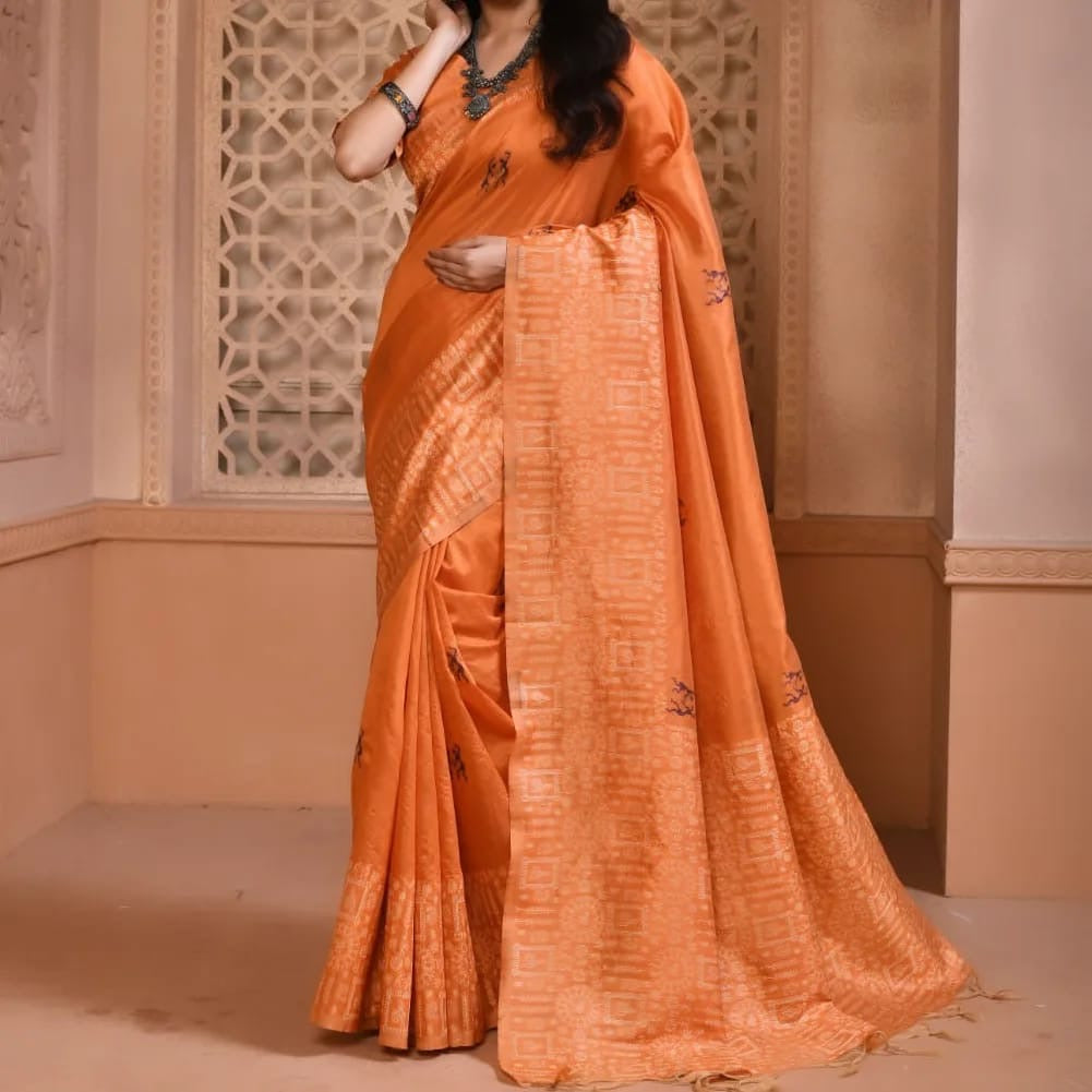 Regal Charm: Banglori Handloom Silk Saree Ensemble
