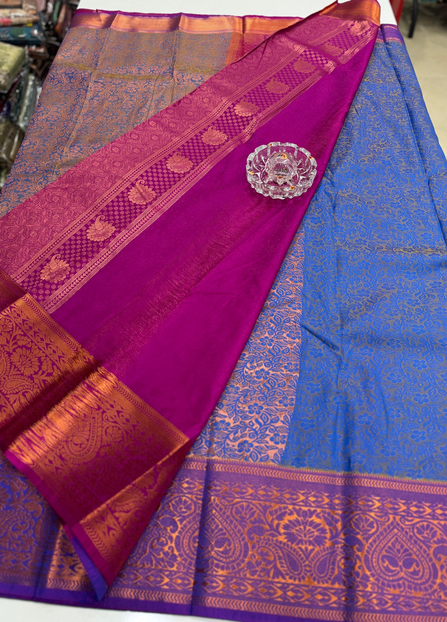 Soft Silk Saree with Samutrika Weaving and Contrast Zari Border for Women – Lightweight Festive Wear Saree