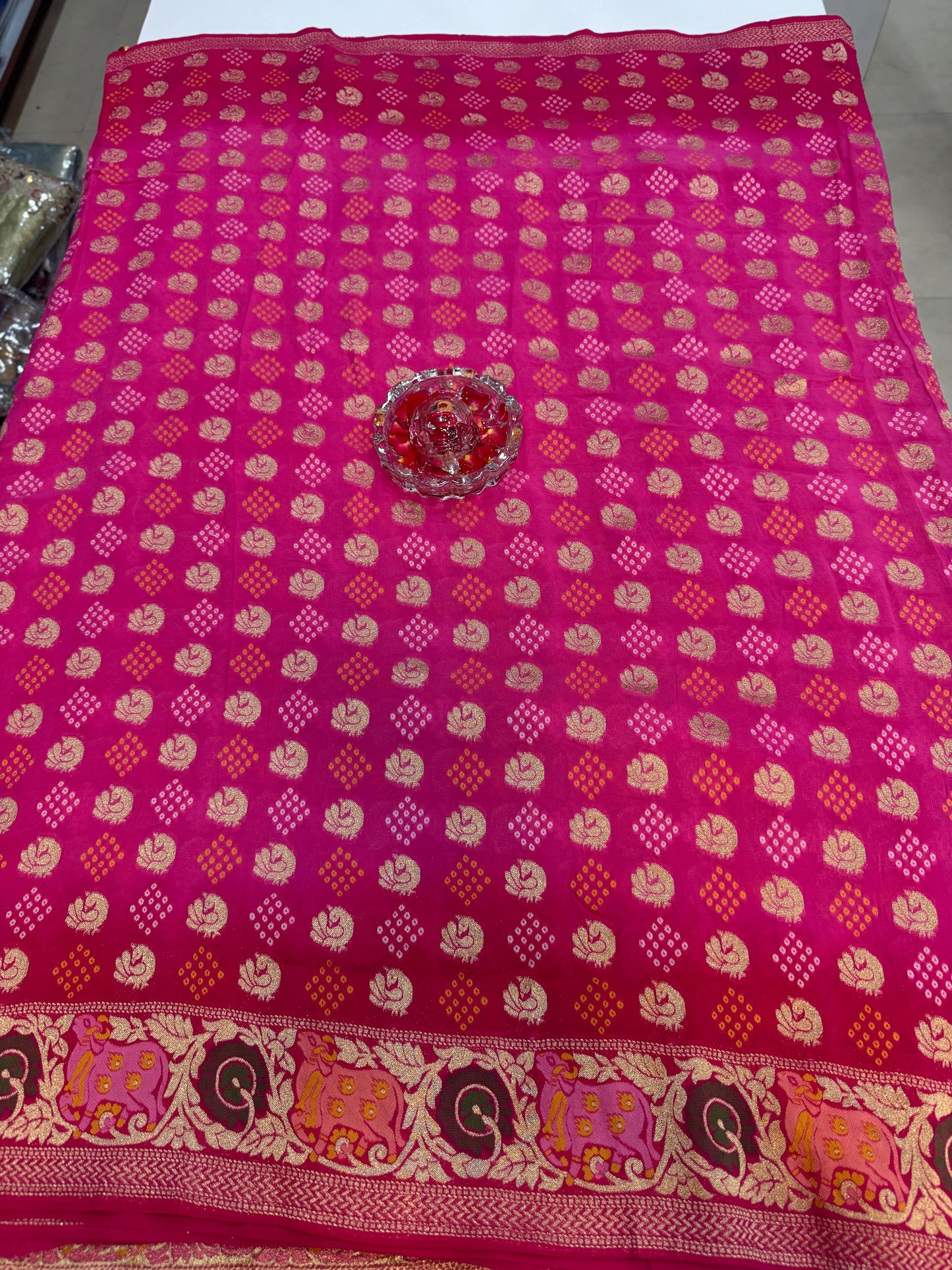 Pure Kaddi Georgette Zari Weaving Saree in Magenta Pink with Floral Jaal and Scalloped Border – Premium Festive & Wedding Wear for Women
