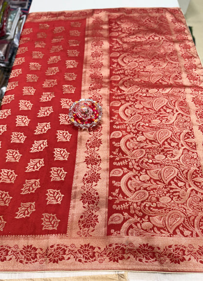 Pure Crepe Saree with Designer Contrast Blouse – Lightweight Festive Wear for Women