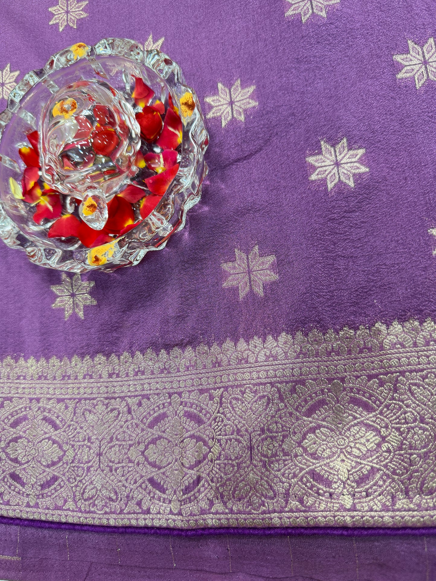 Pure Crepe Saree with Designer Contrast Blouse – Lightweight Festive Wear for Women