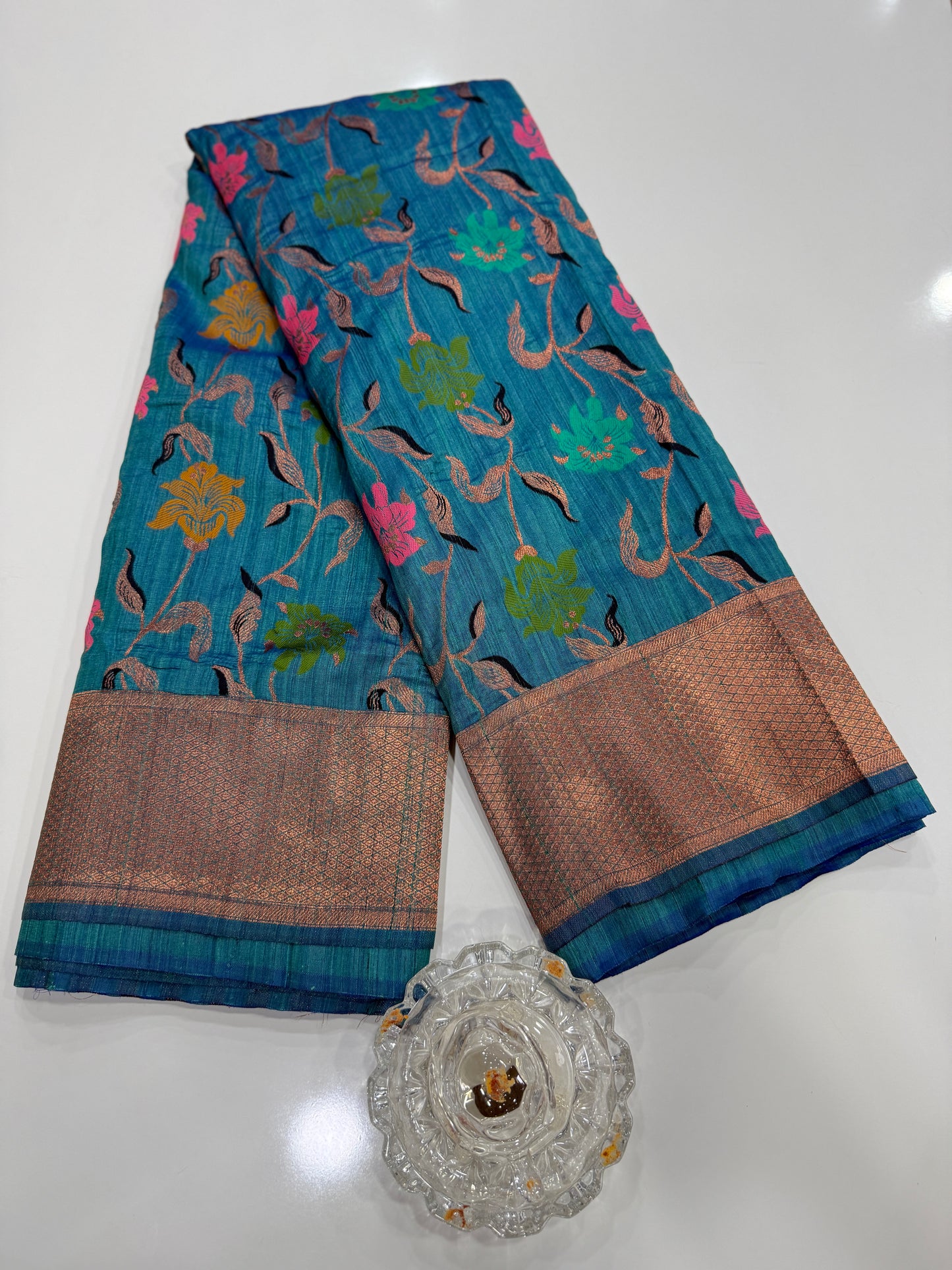 Soft silk saree with woven floral zari border and contrast pallu for women