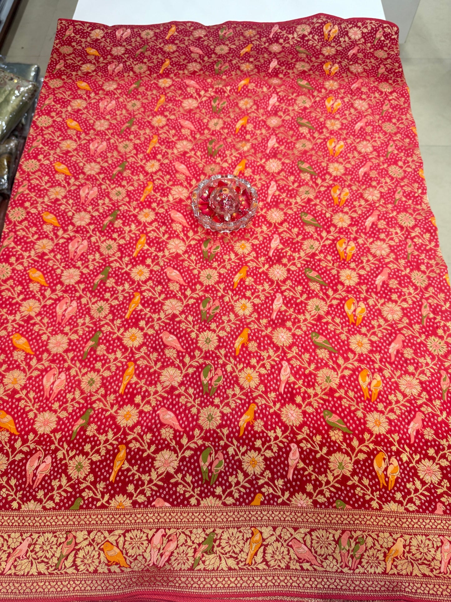 Pure Kaddi Georgette Zari Weaving Saree in Tomato Red with Buti and Cross-Zari Pattern – Traditional Banarasi-Inspired Festive Saree for Women