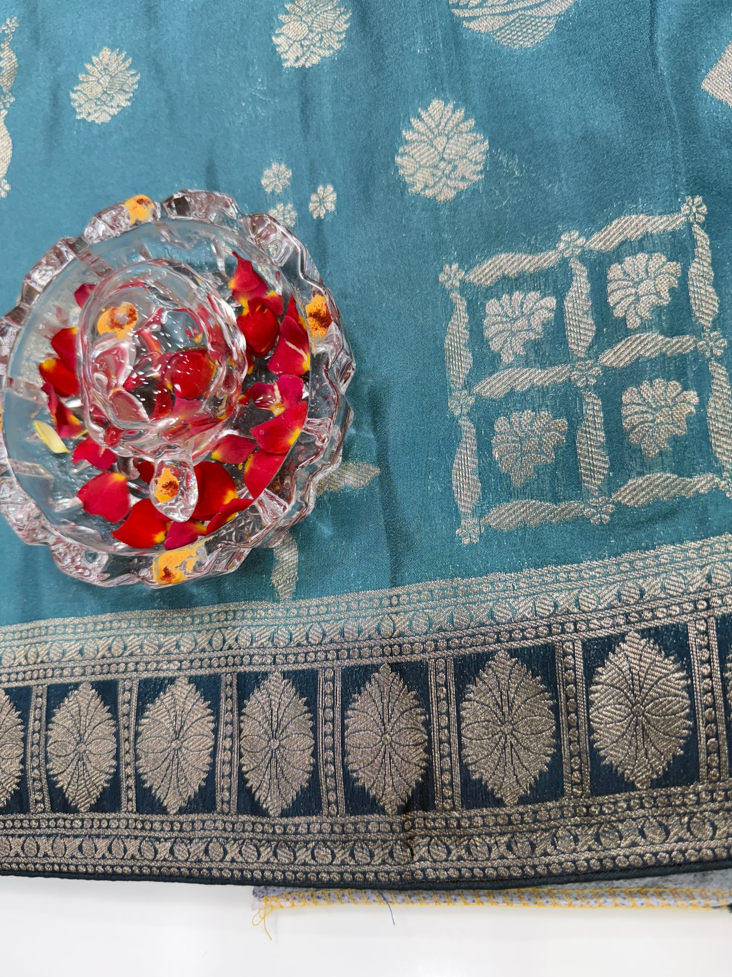 Pure Crepe Saree with Designer Contrast Blouse – Lightweight Festive Wear for Women